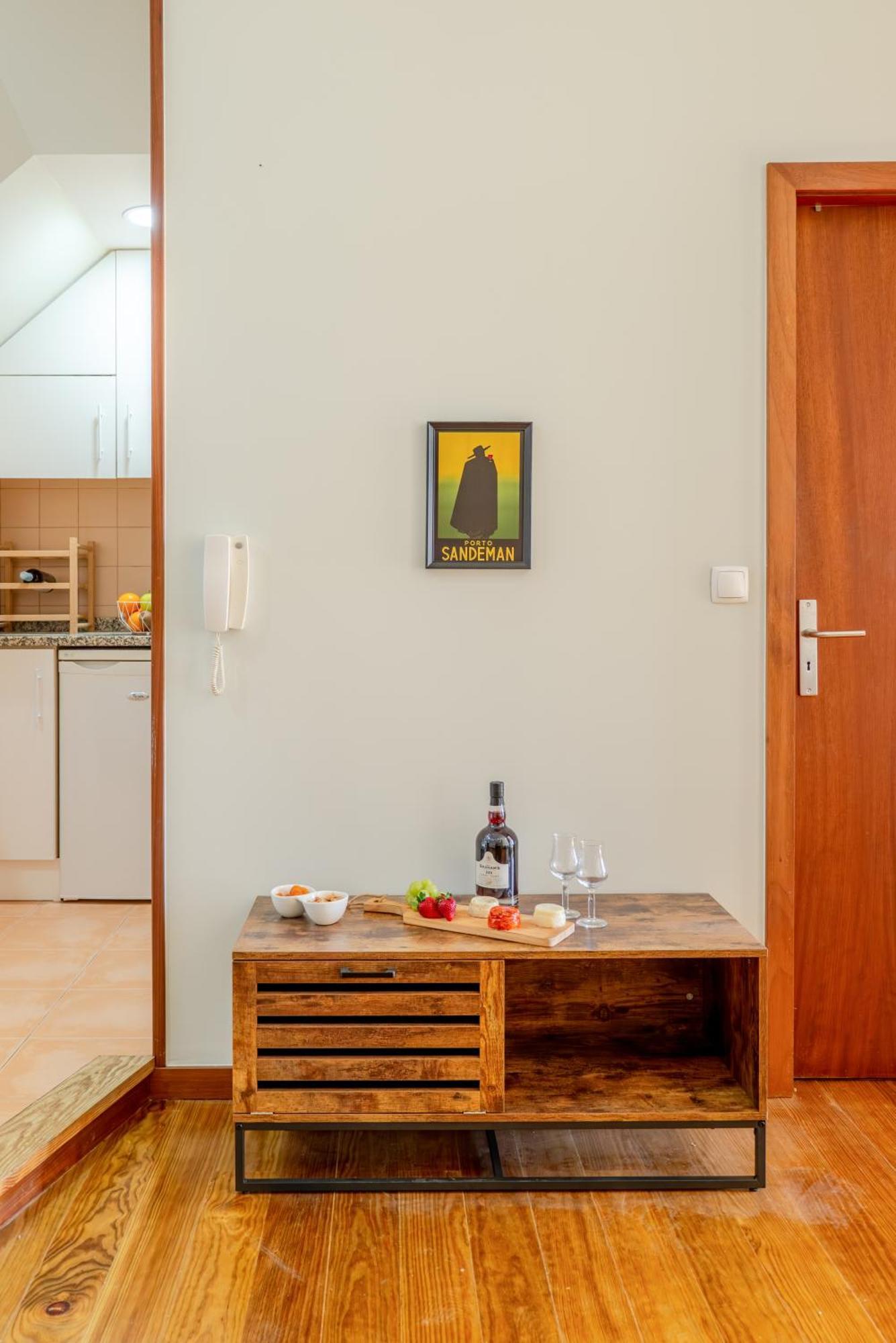 Hostwise - Stylish Flat With Balcony Porto