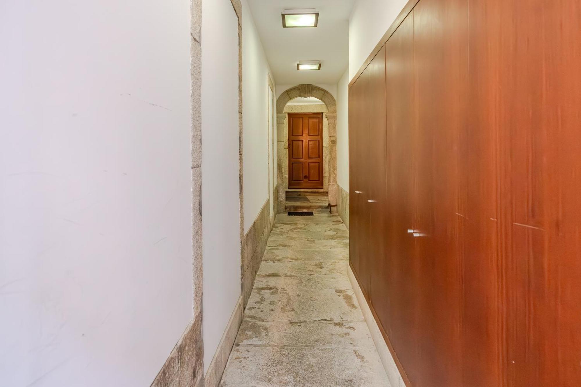 Hostwise - Stylish Flat With Balcony Appartement Porto