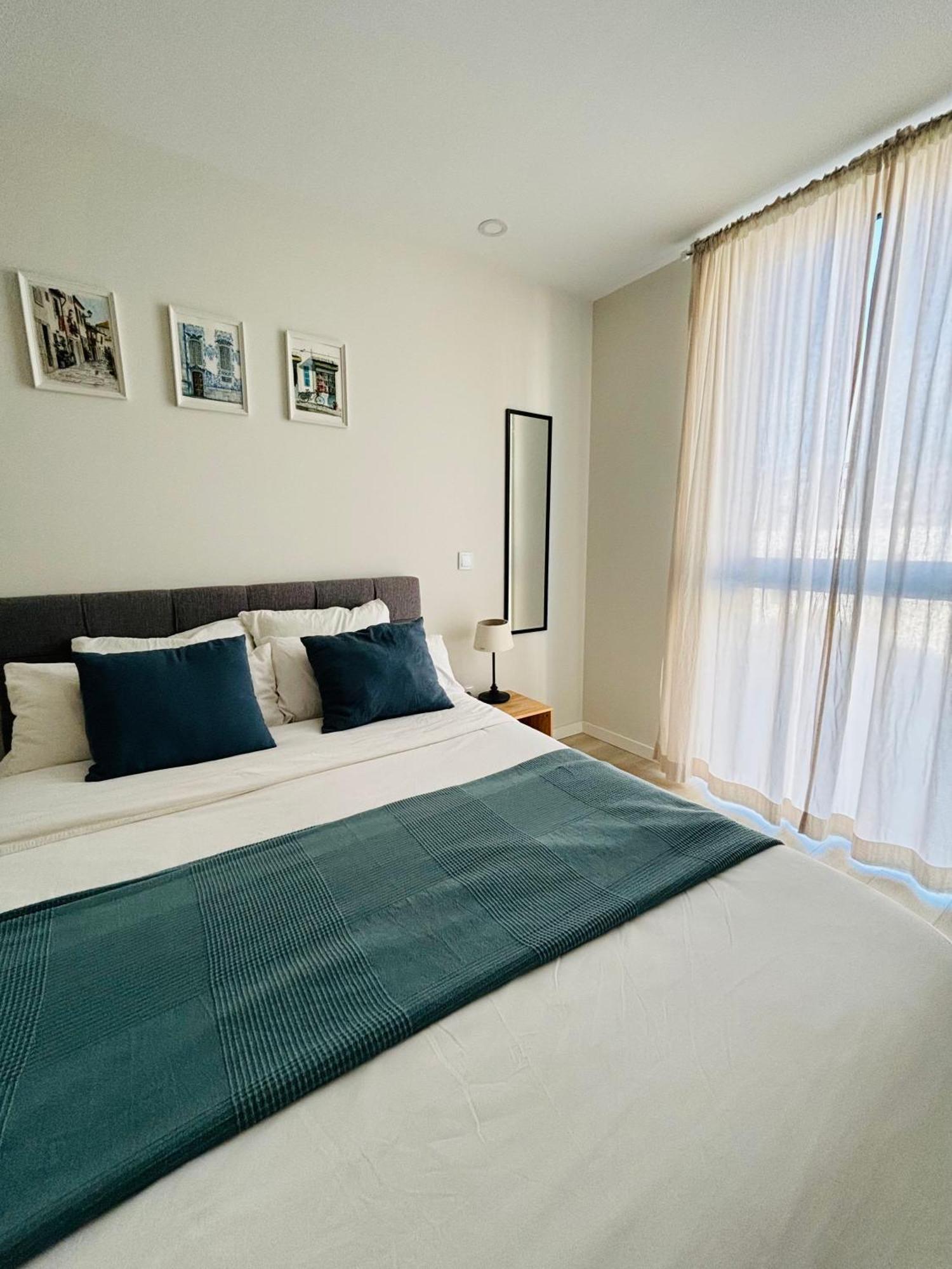 Apartment Modern With Balcony And Free Parking *