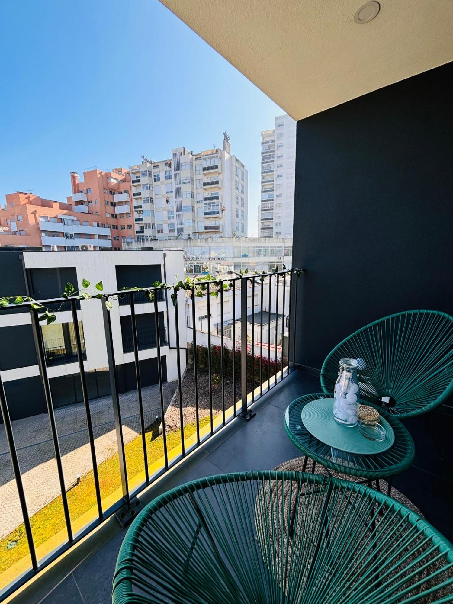 Modern With Balcony And Free Parking Porto