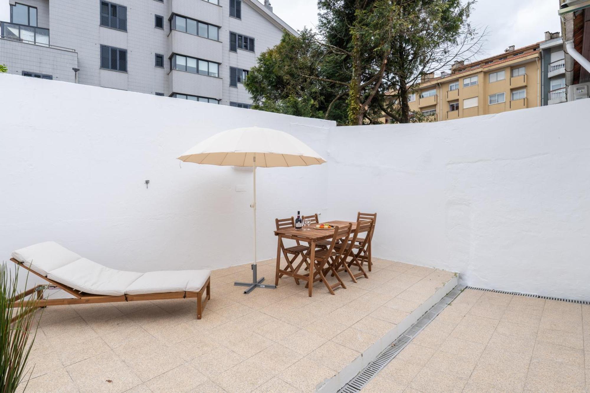 Hostwise - Traditional House With Terrace Vakantiehuis
