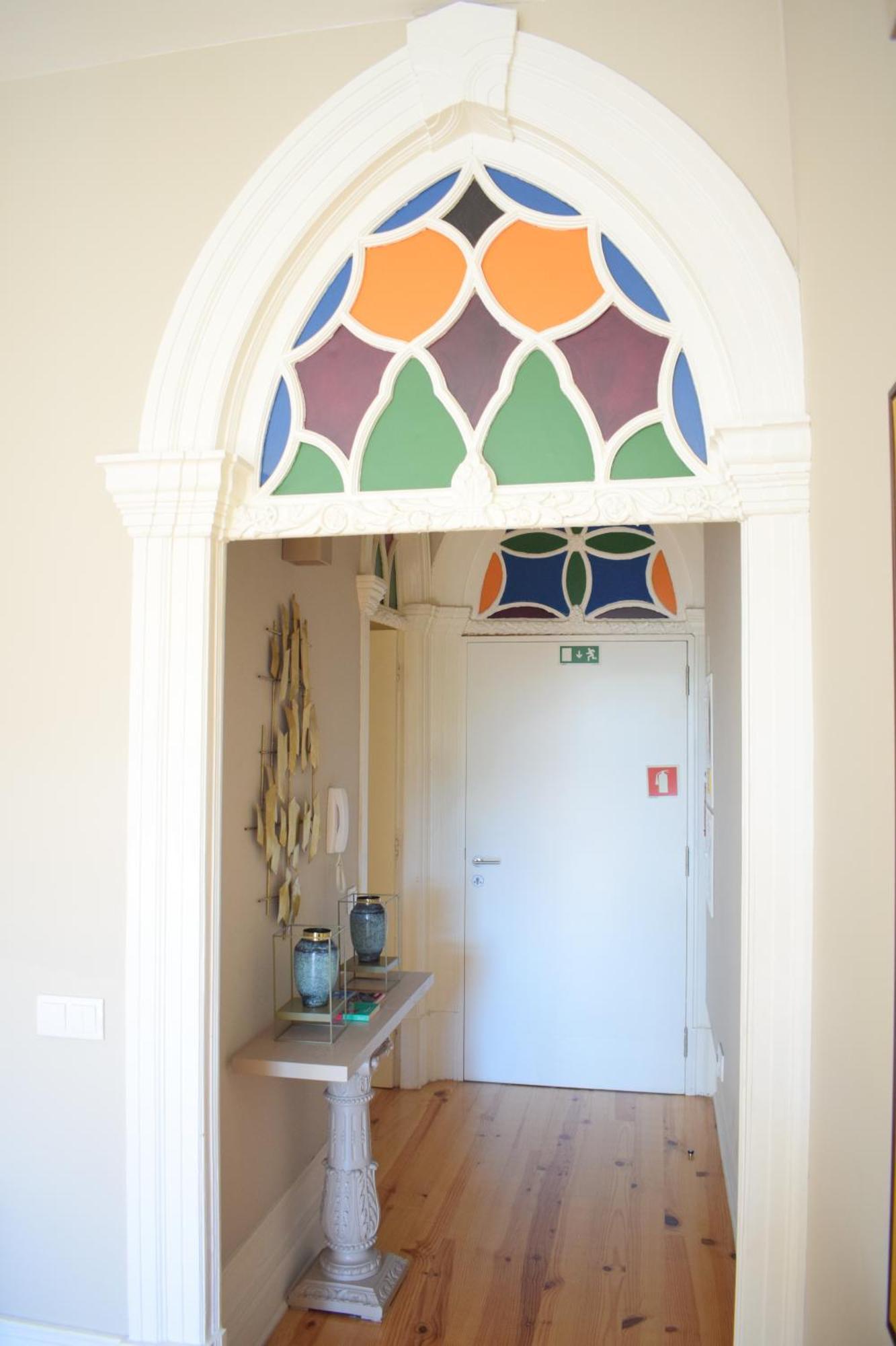 Liiiving In - Vintage Balcony Apartment