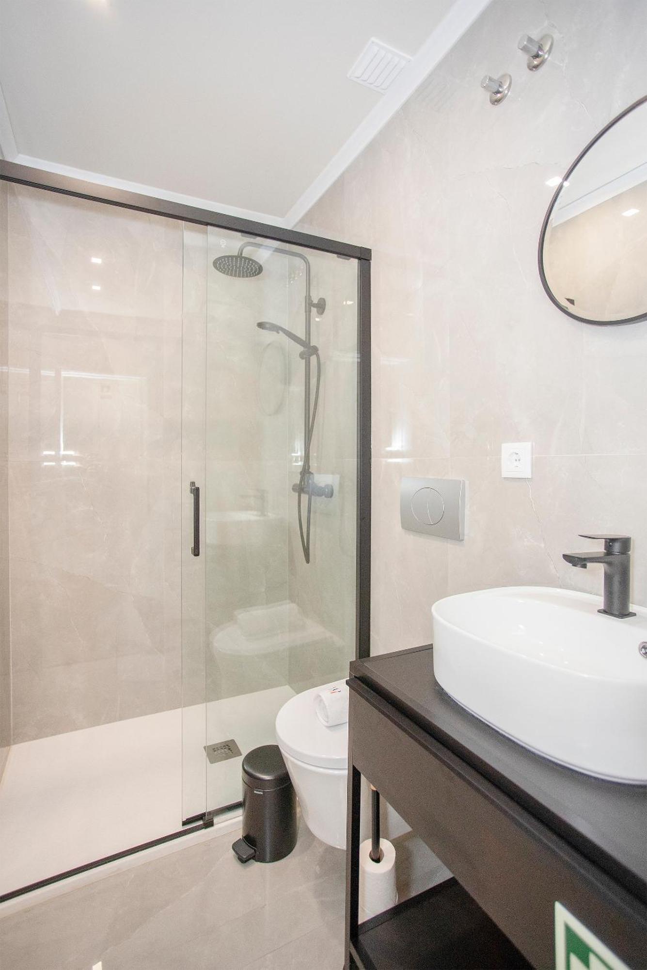 Apartment Liiiving In - Uptown Pearl