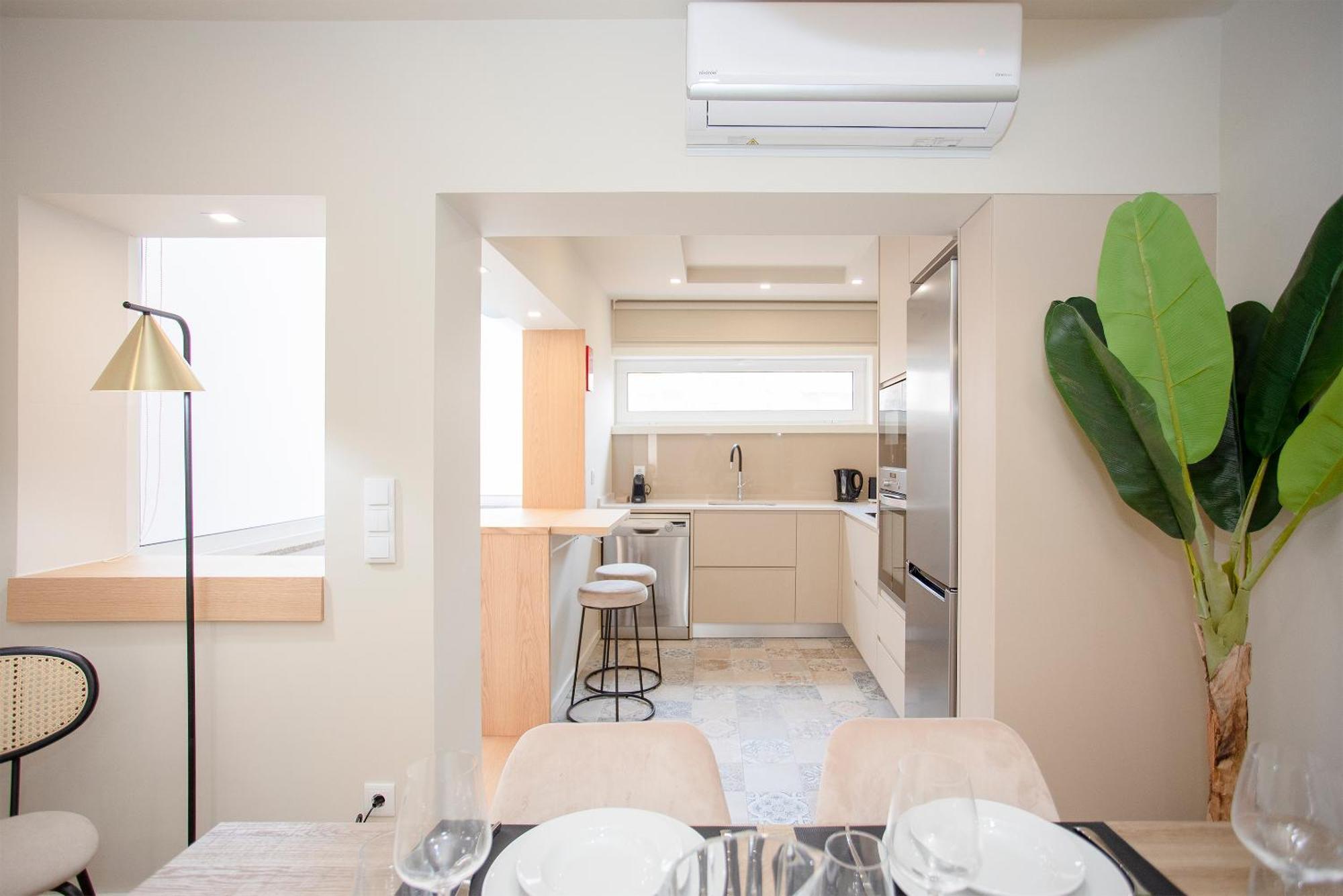 Liiiving In - Uptown Pearl Apartment *