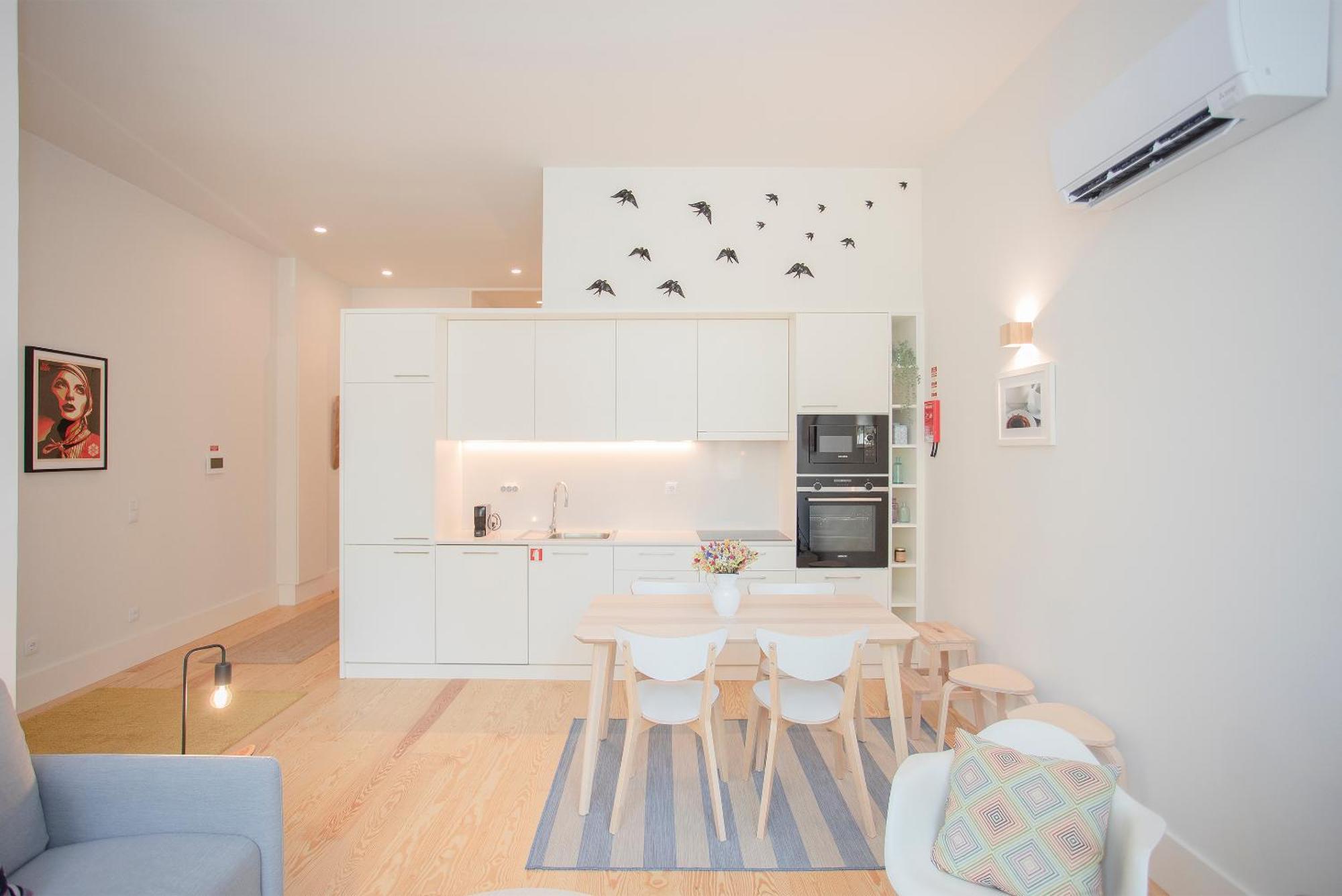 Liiiving In - Haven Pool Apartment *