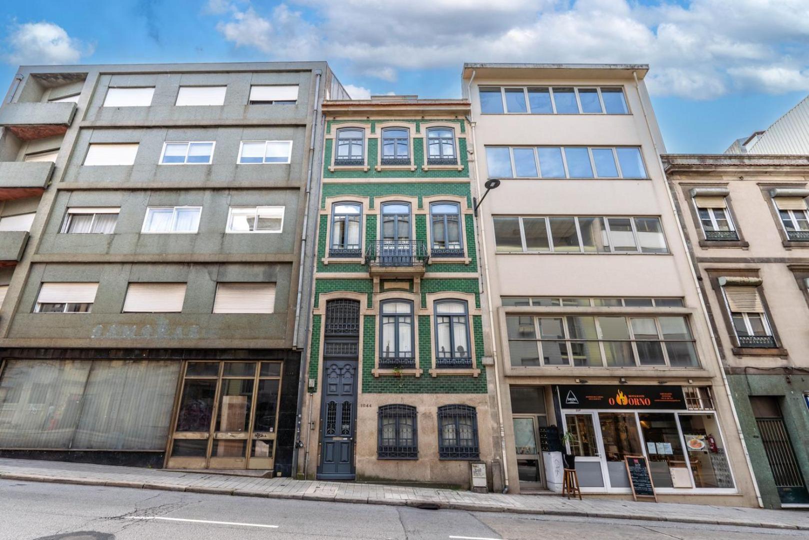Apartment Framed Corner By Portugal Active Porto