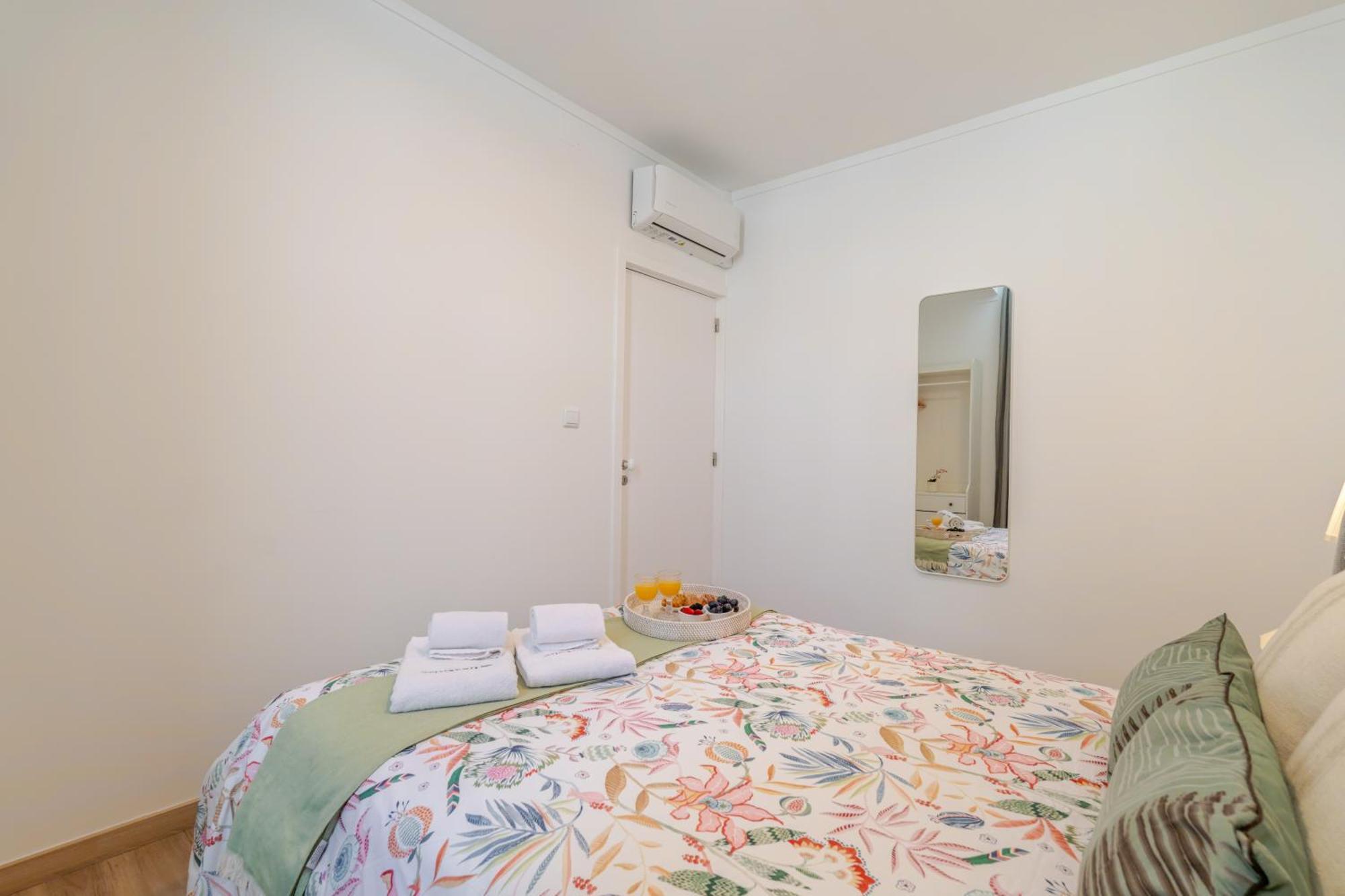 Vakantiehuis Hostwise - Traditional House With Terrace