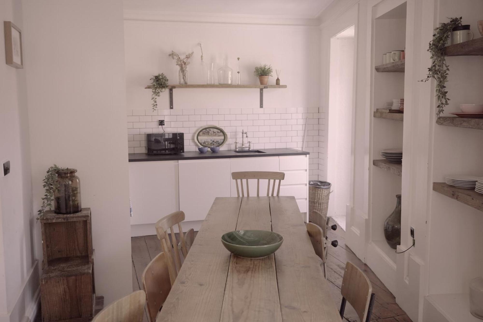 Light & Airy Historic Centre House With Balconies *