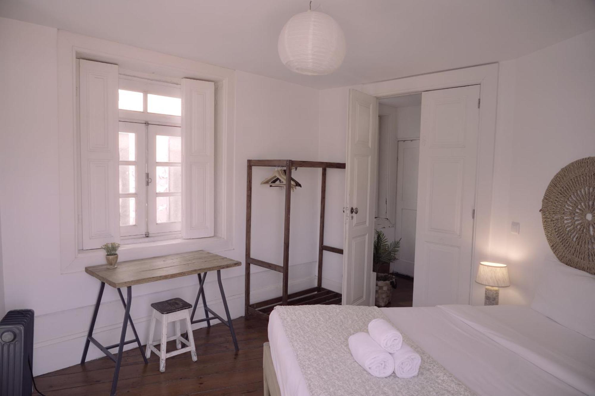 Light & Airy Historic Centre House With Balconies Porto