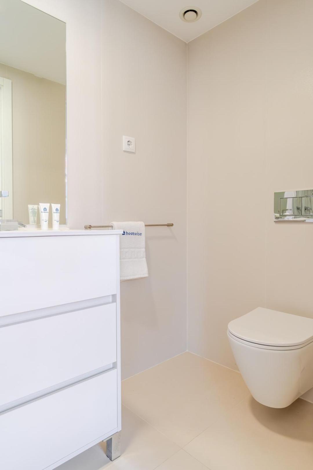 Hostwise - Bright Flat In Historic Foz House * Porto