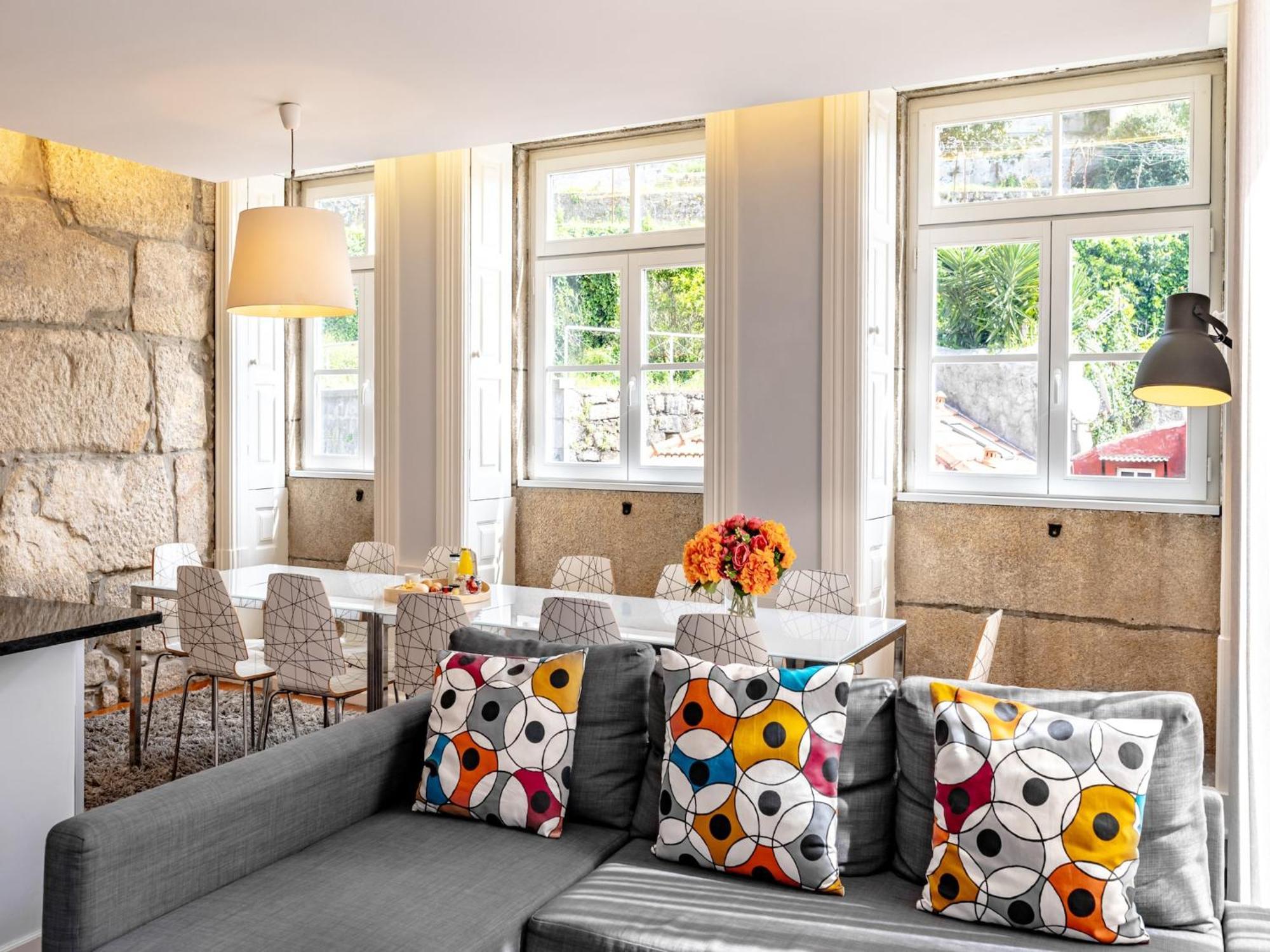 Elegant For Fourteen Guests Apartment *
