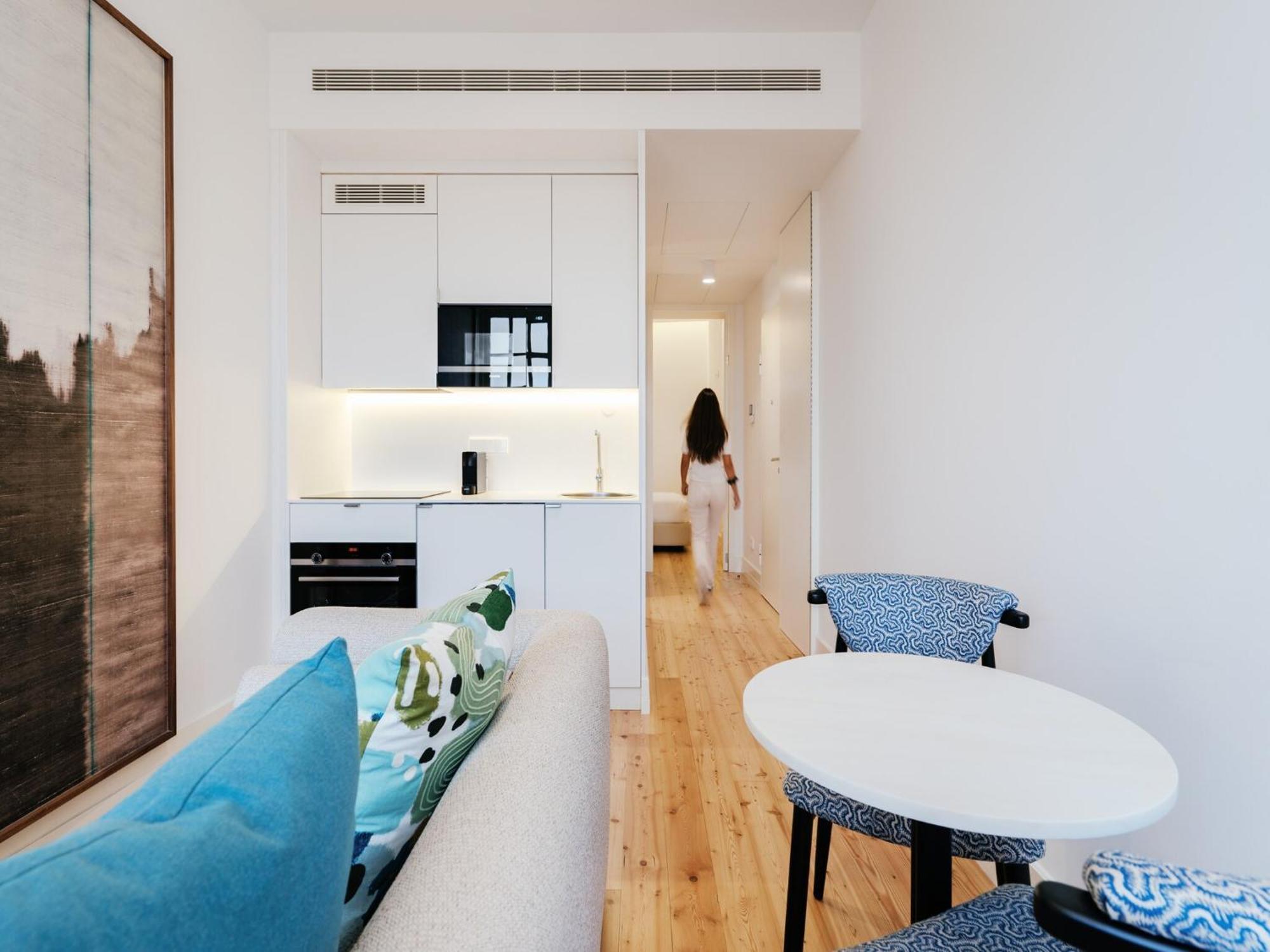Stylish With Balcony Apartment Porto