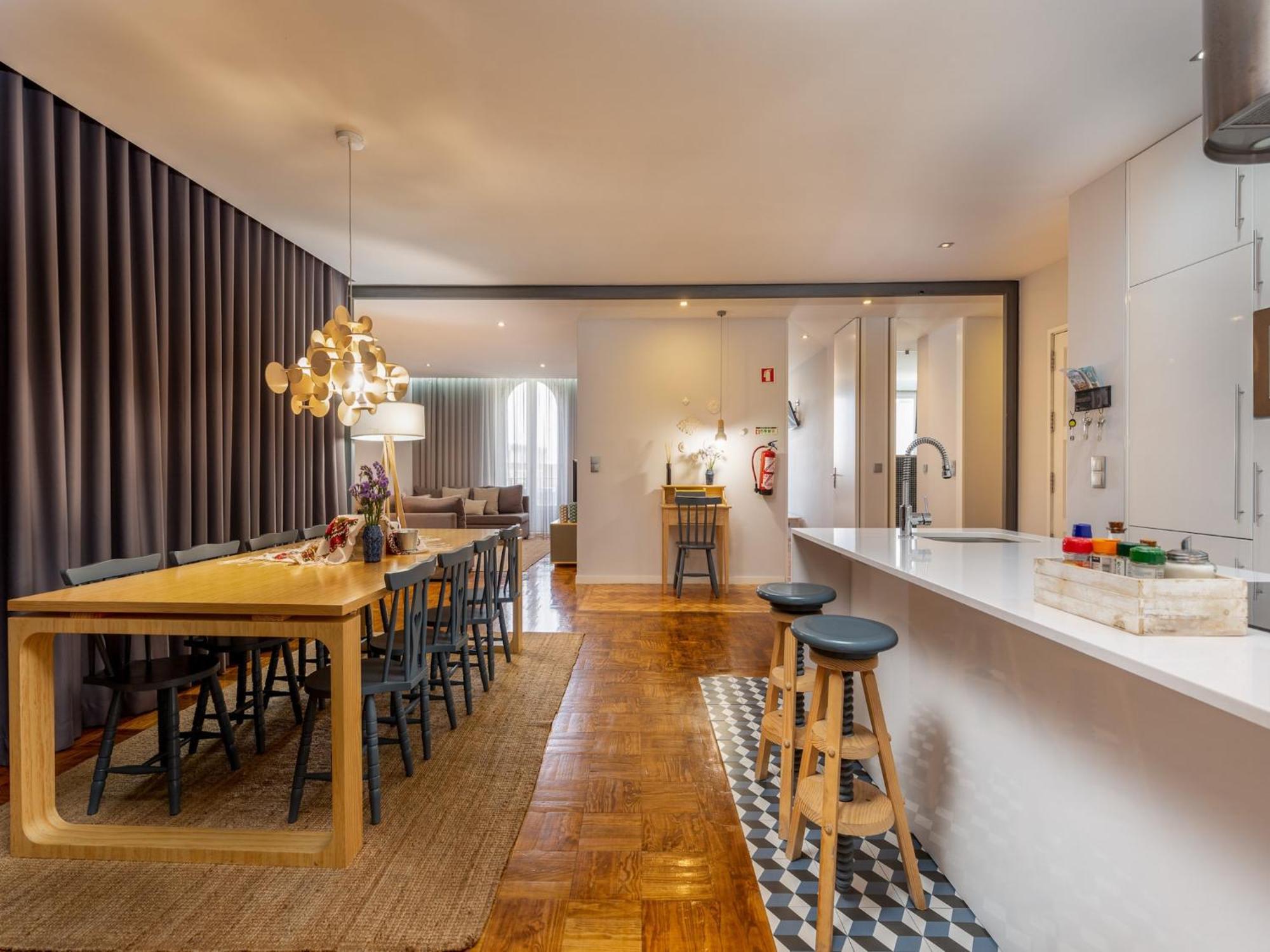Apartment Spacious With Balcony In