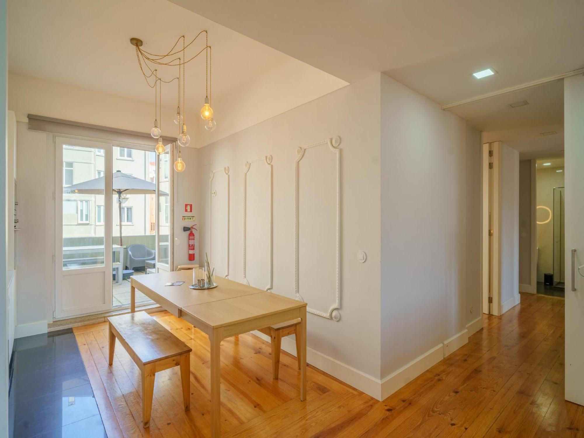 Modern For 13 Guests *