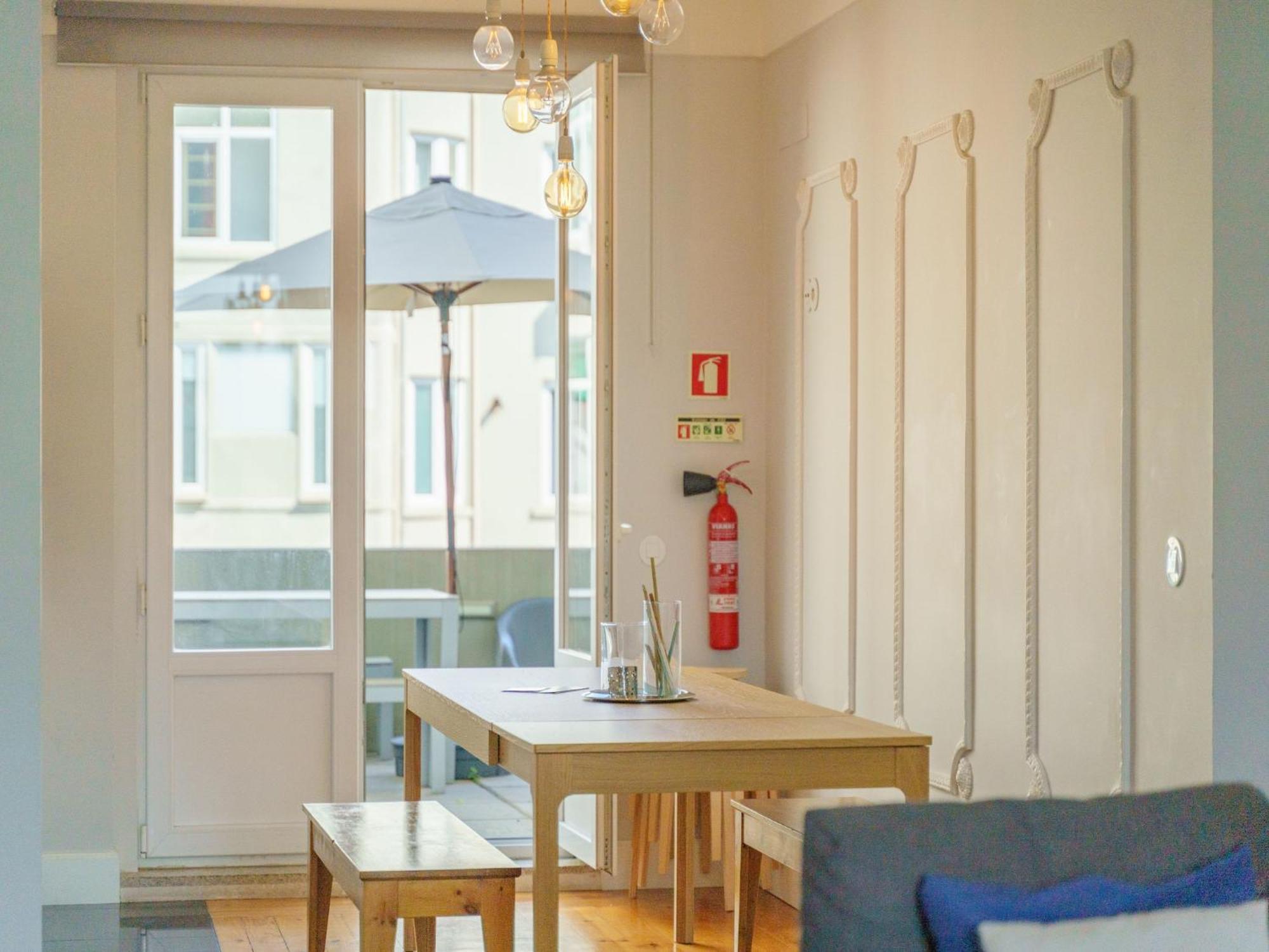 Modern For 13 Guests * Porto