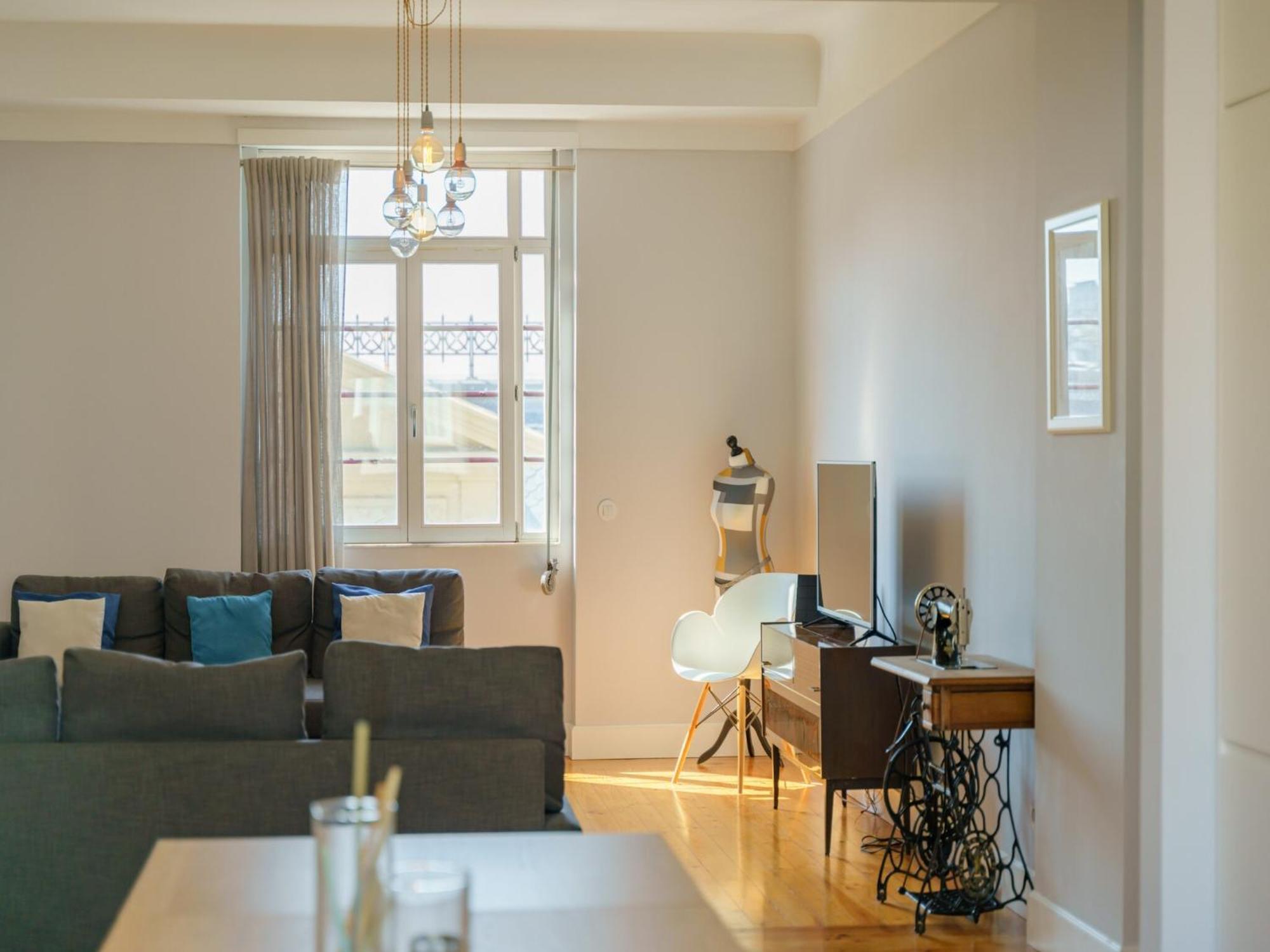 Modern For 13 Guests Apartment