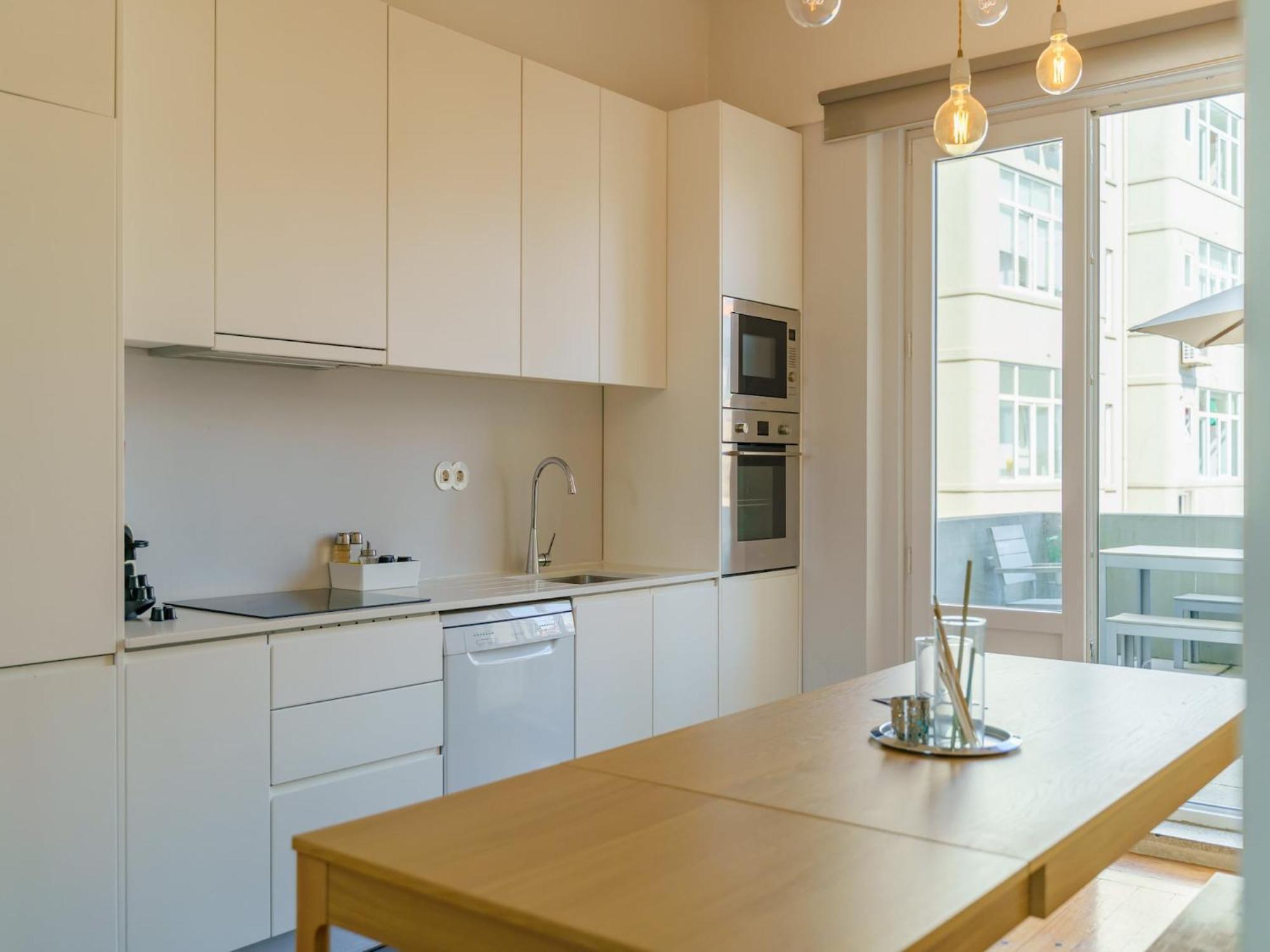 Modern For 13 Guests * Porto