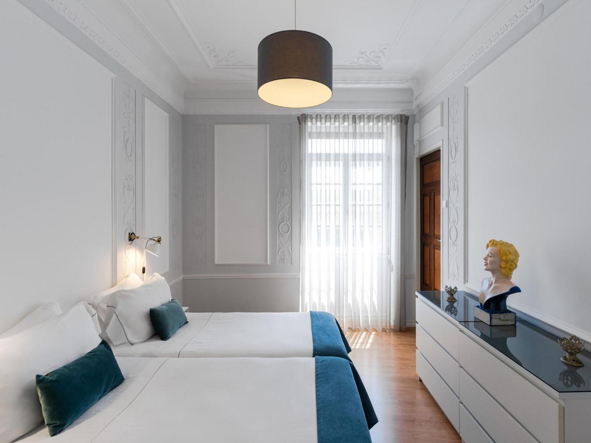 Modern For 13 Guests Apartment