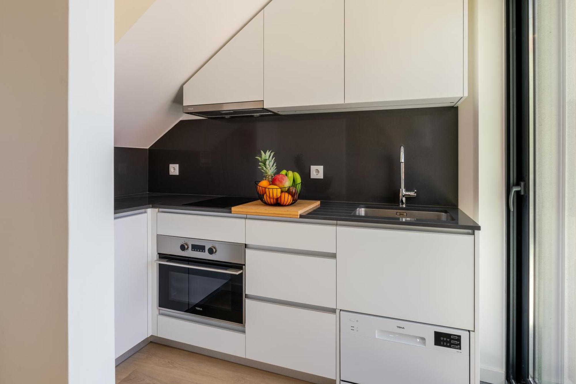 Hostwise - Premium & Modern Building Apartment *