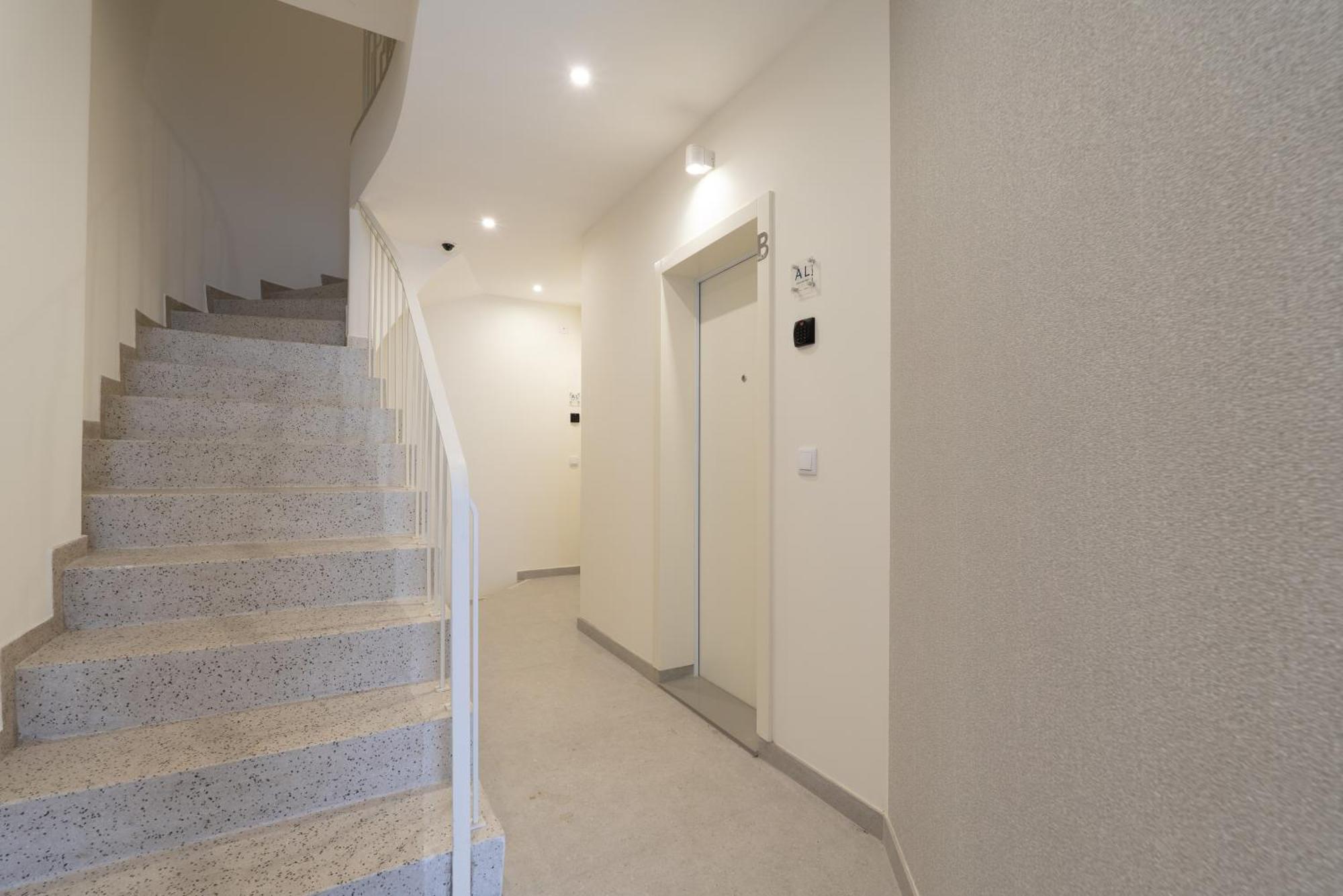 Hostwise - Premium & Modern Building Apartment