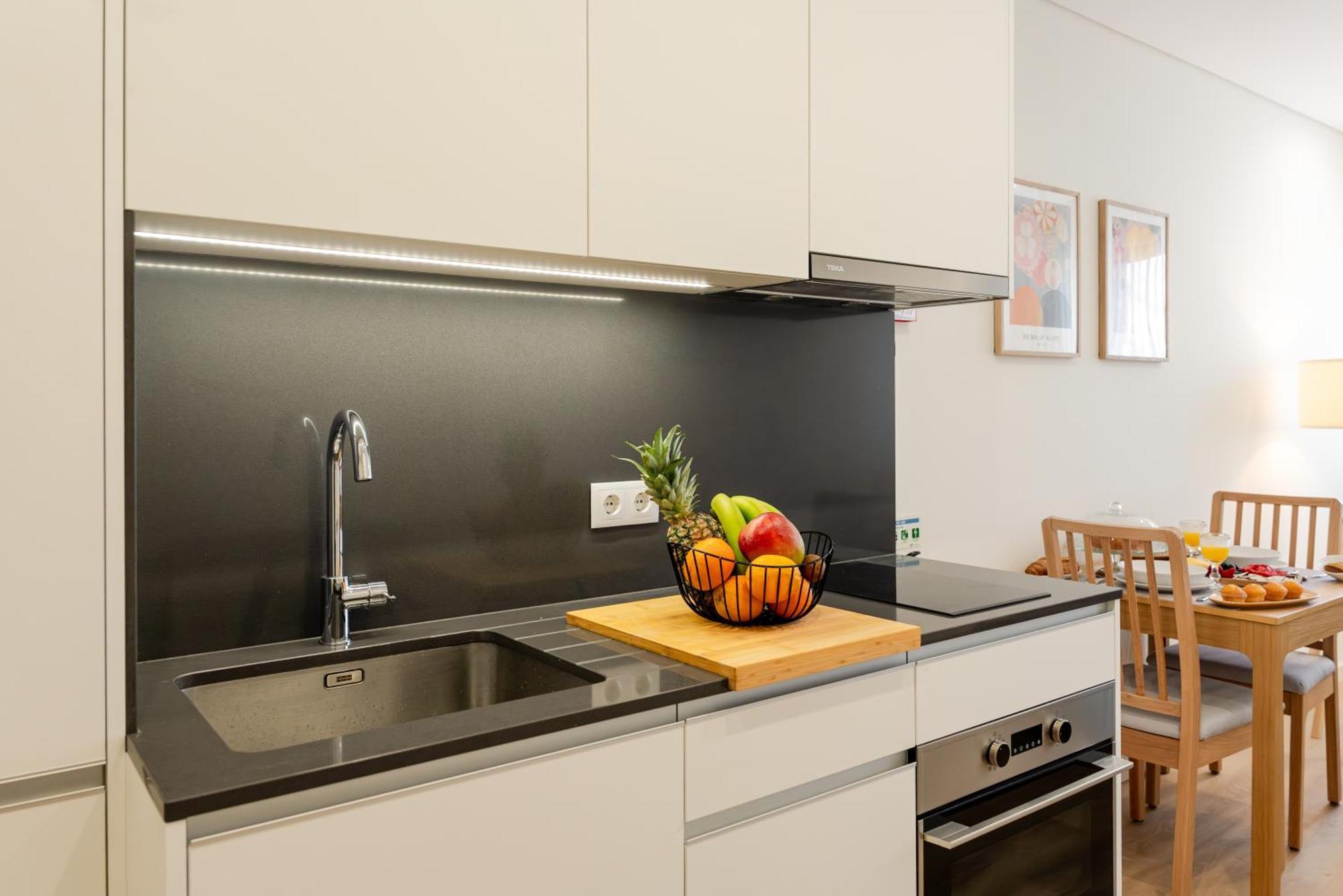 Hostwise - Premium & Modern Building Apartment Porto