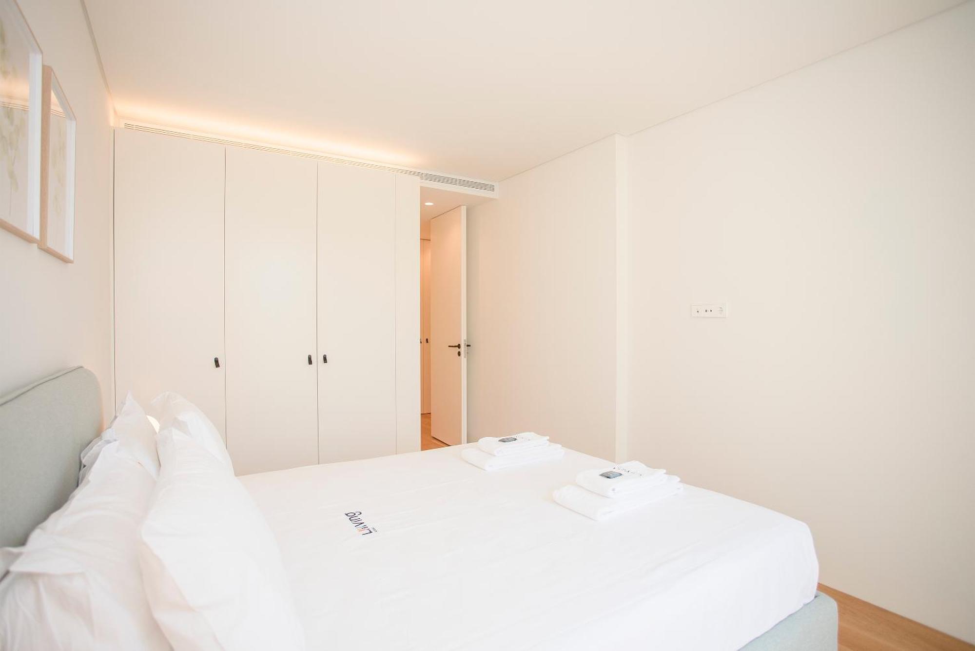 Liiiving In - Crystal Palace Apartment *