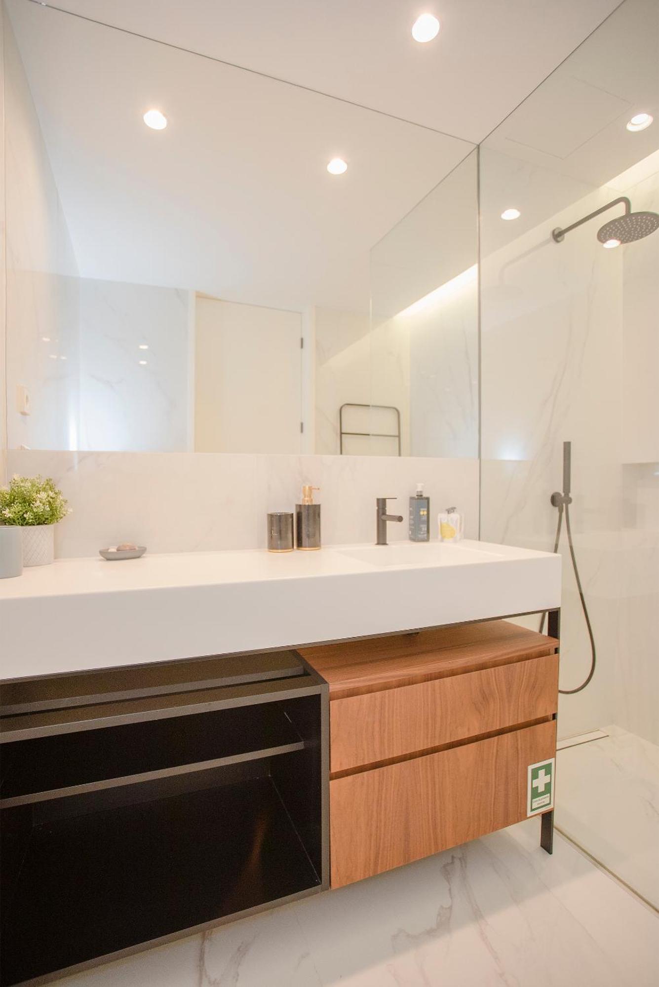 Liiiving In - Crystal Palace Apartment *