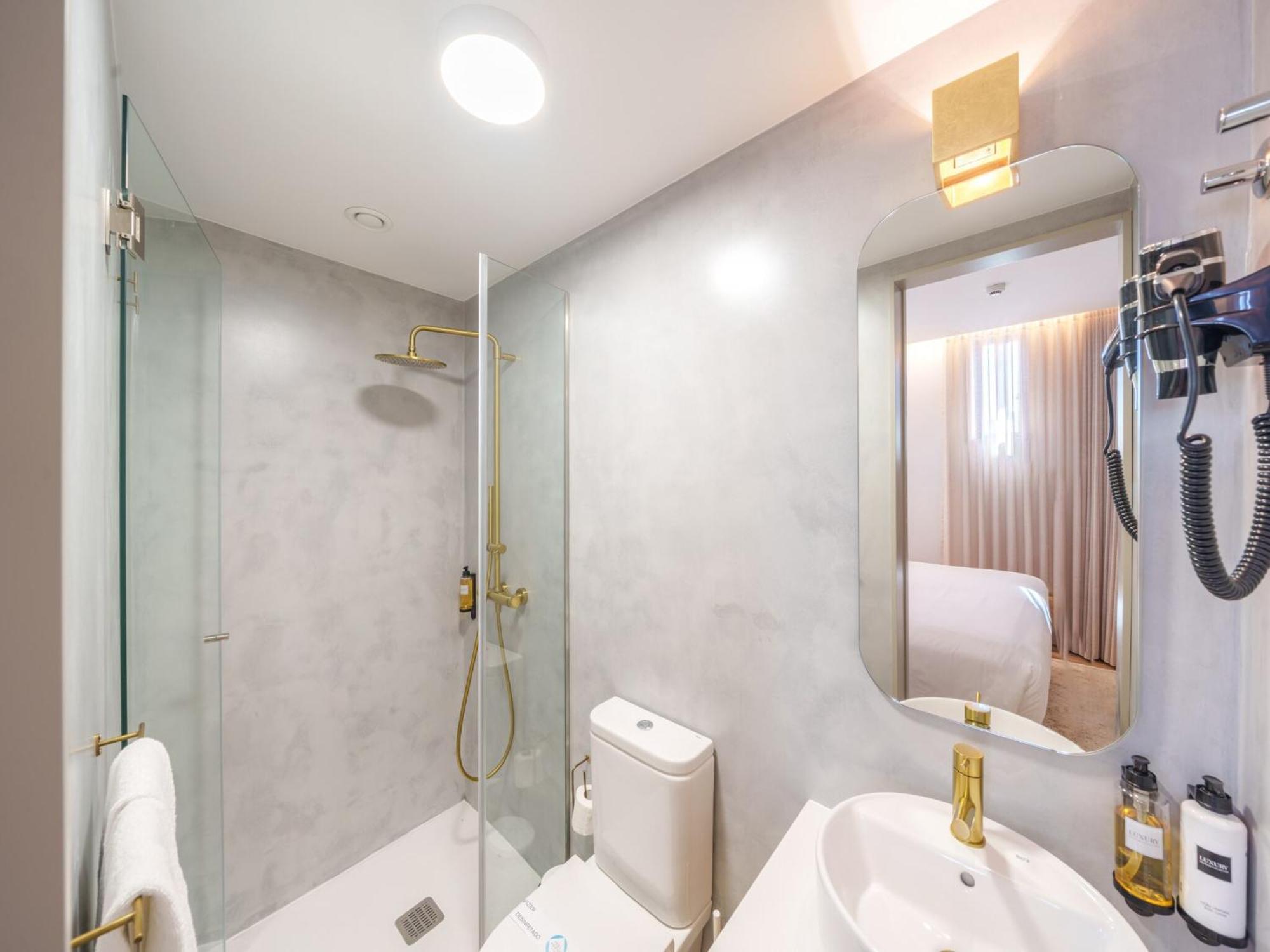 Stylish With Balcony Apartment Porto