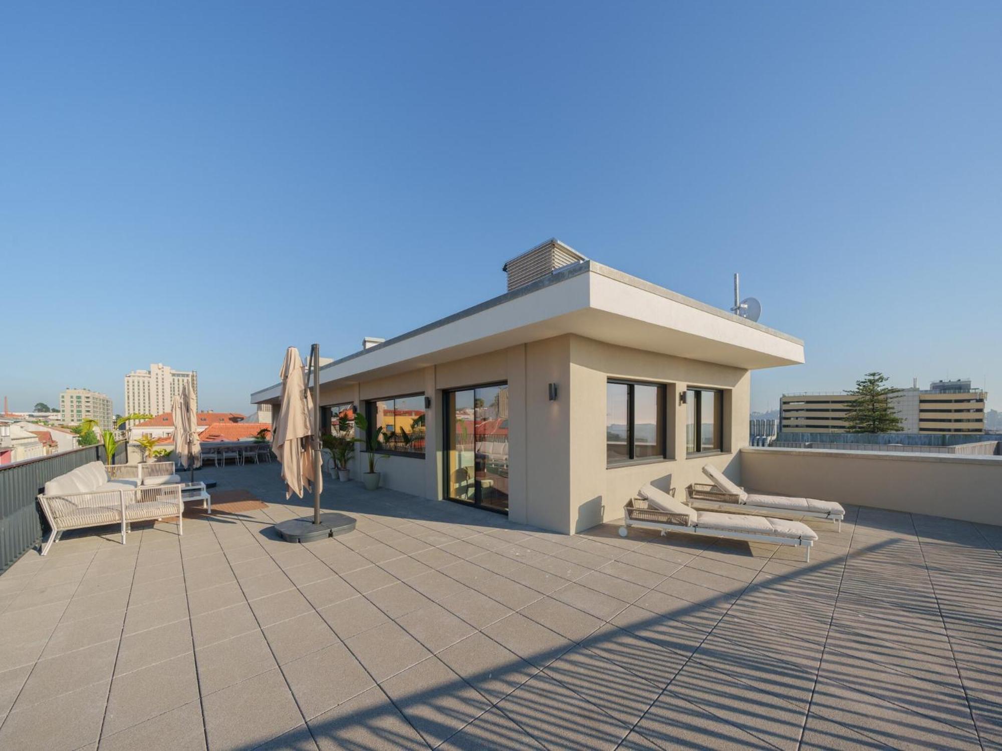 Stylish With Balcony Apartment Porto