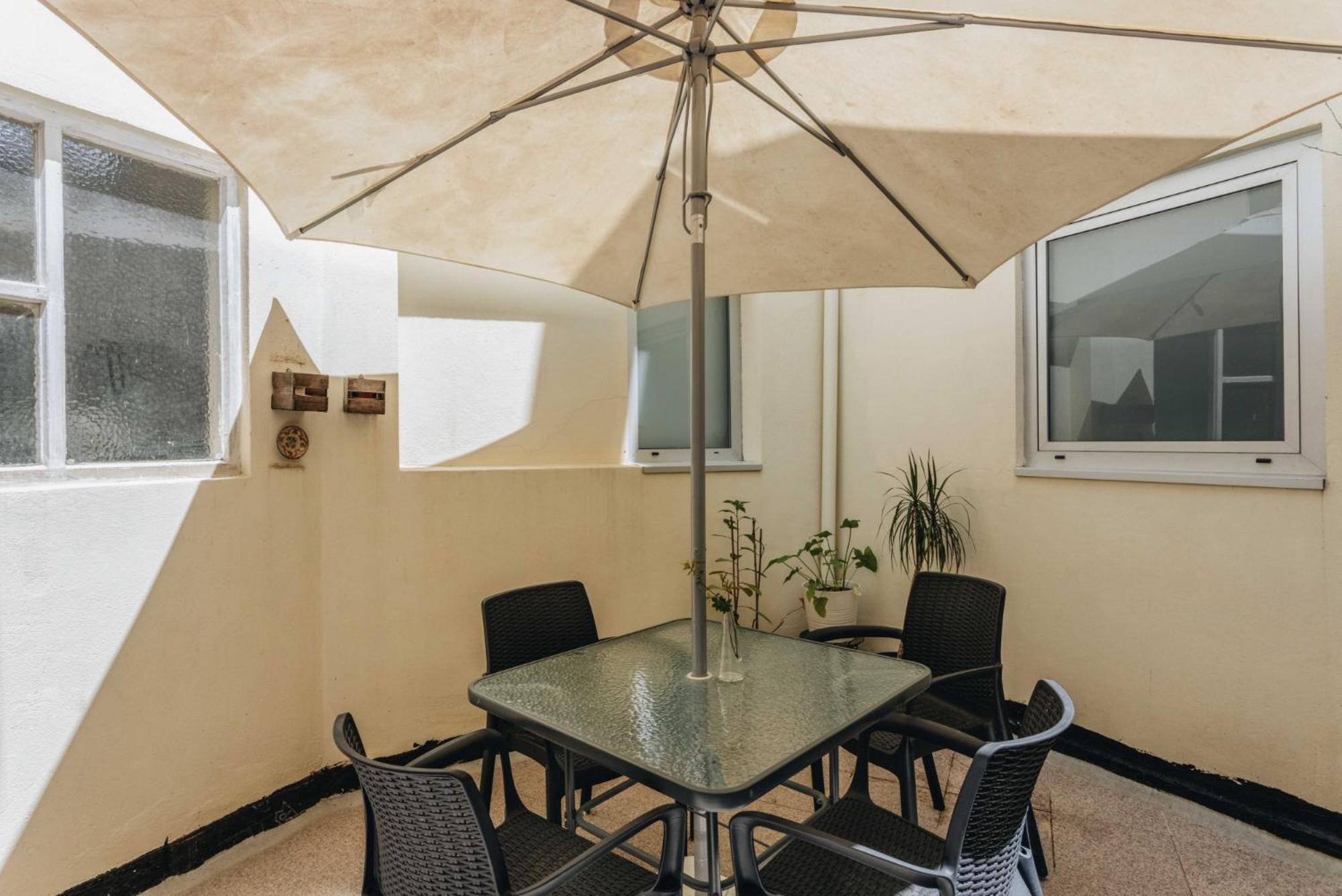 Apartment Cozy 1-bedroom With Private Terrace In Palmela Porto