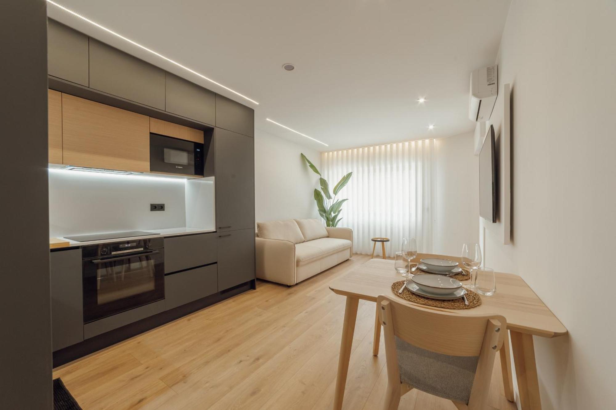 Downtown Premium With Balcony By Vacationy Apartment *
