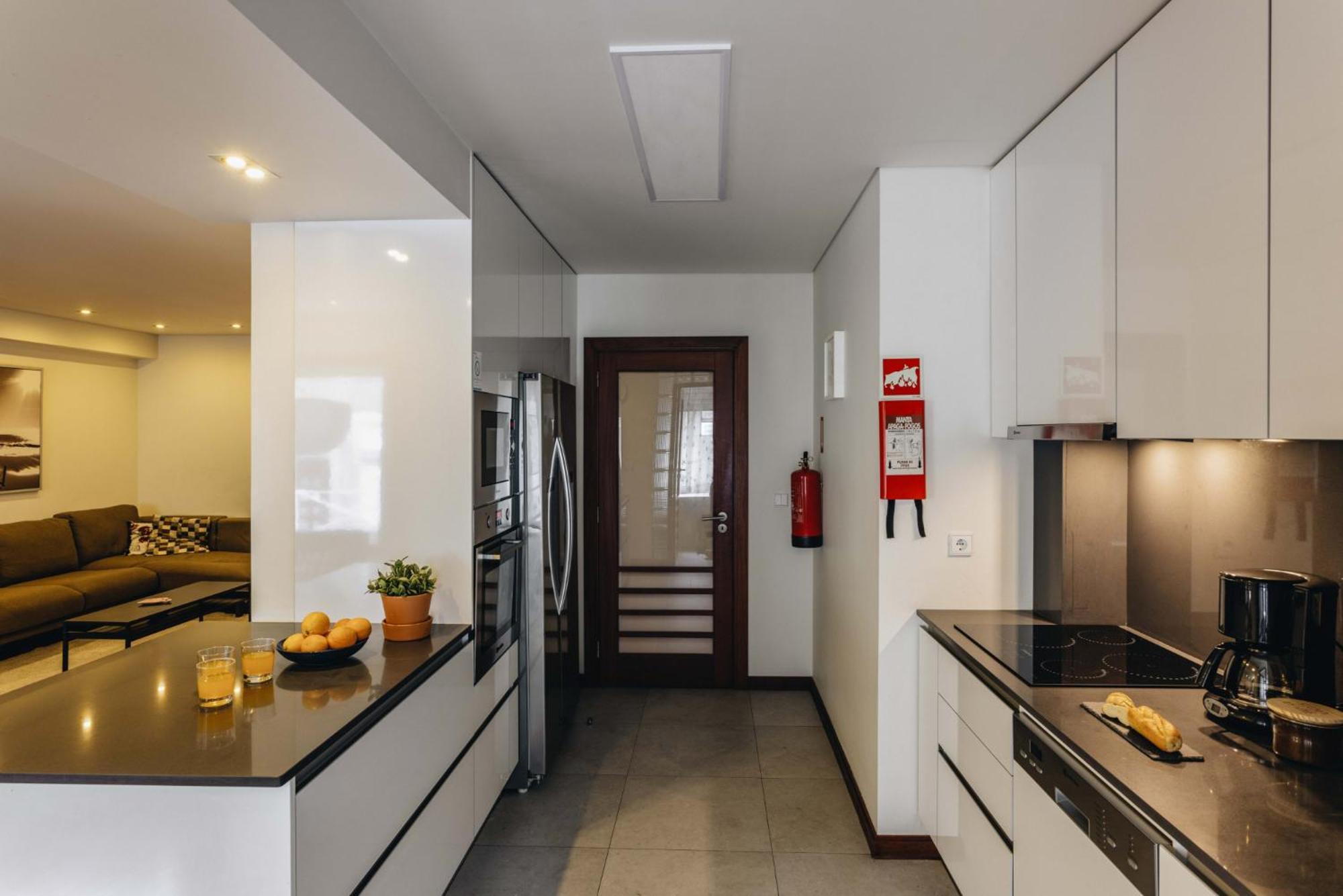 Premium With Private Terrace & Garage Apartment *