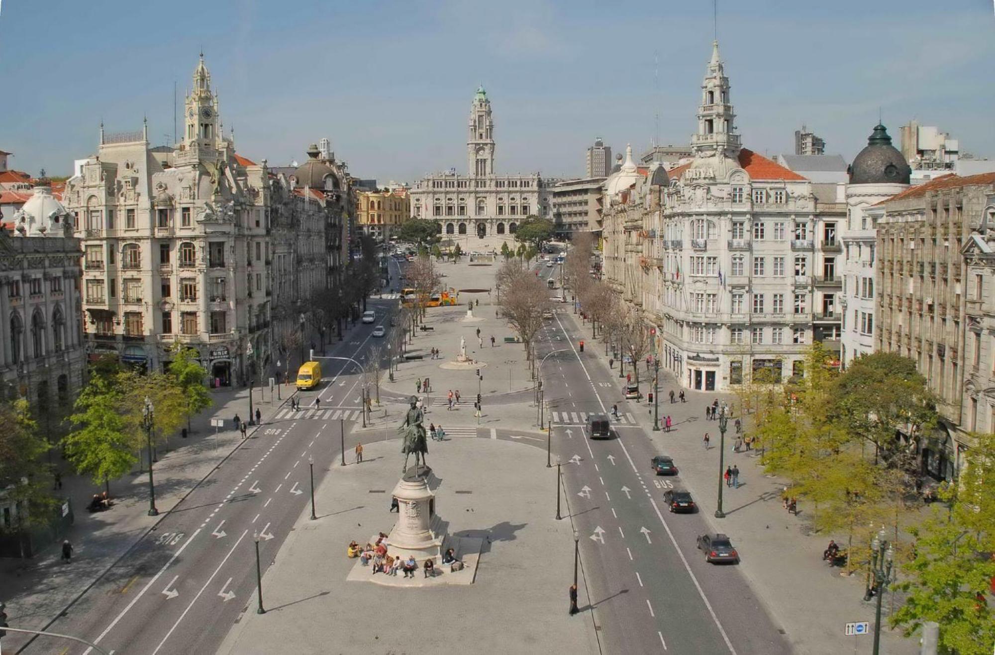Renovated 3br Near Hotspots With Great Value Apartment Porto