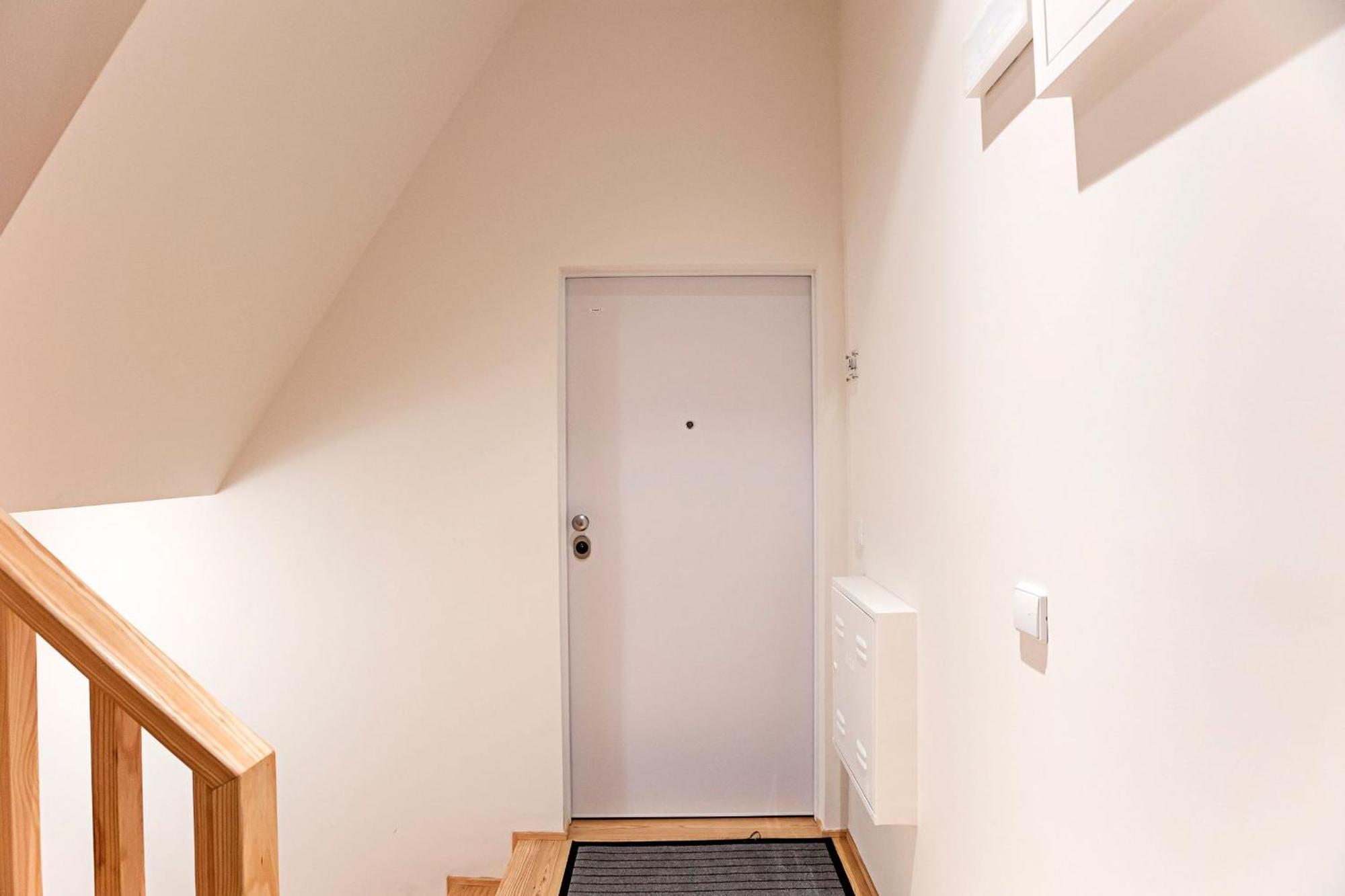 Superb Flat W Balcony And Ac By Lovelystay Apartment *