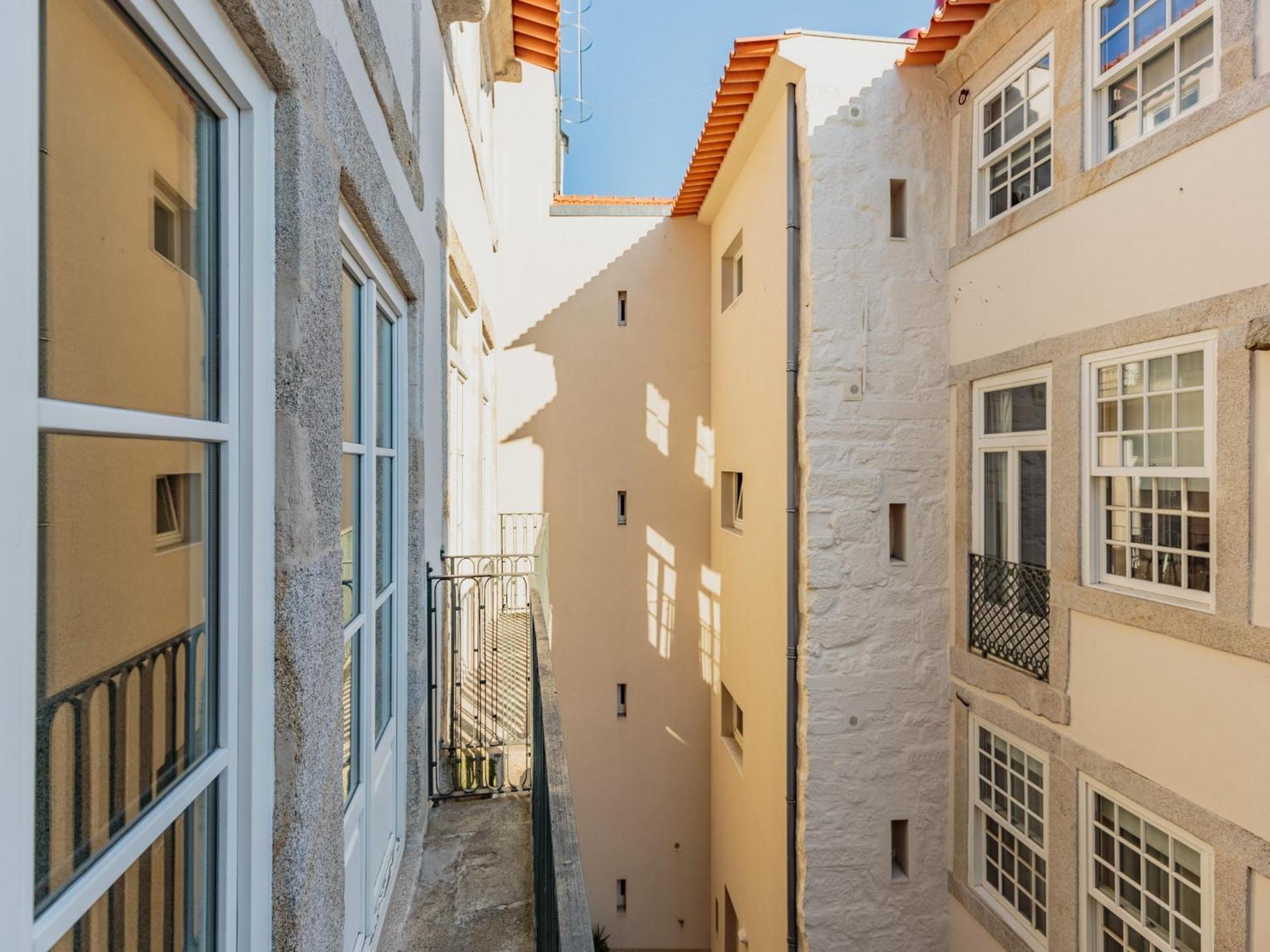 Apartment In With Balcony Porto
