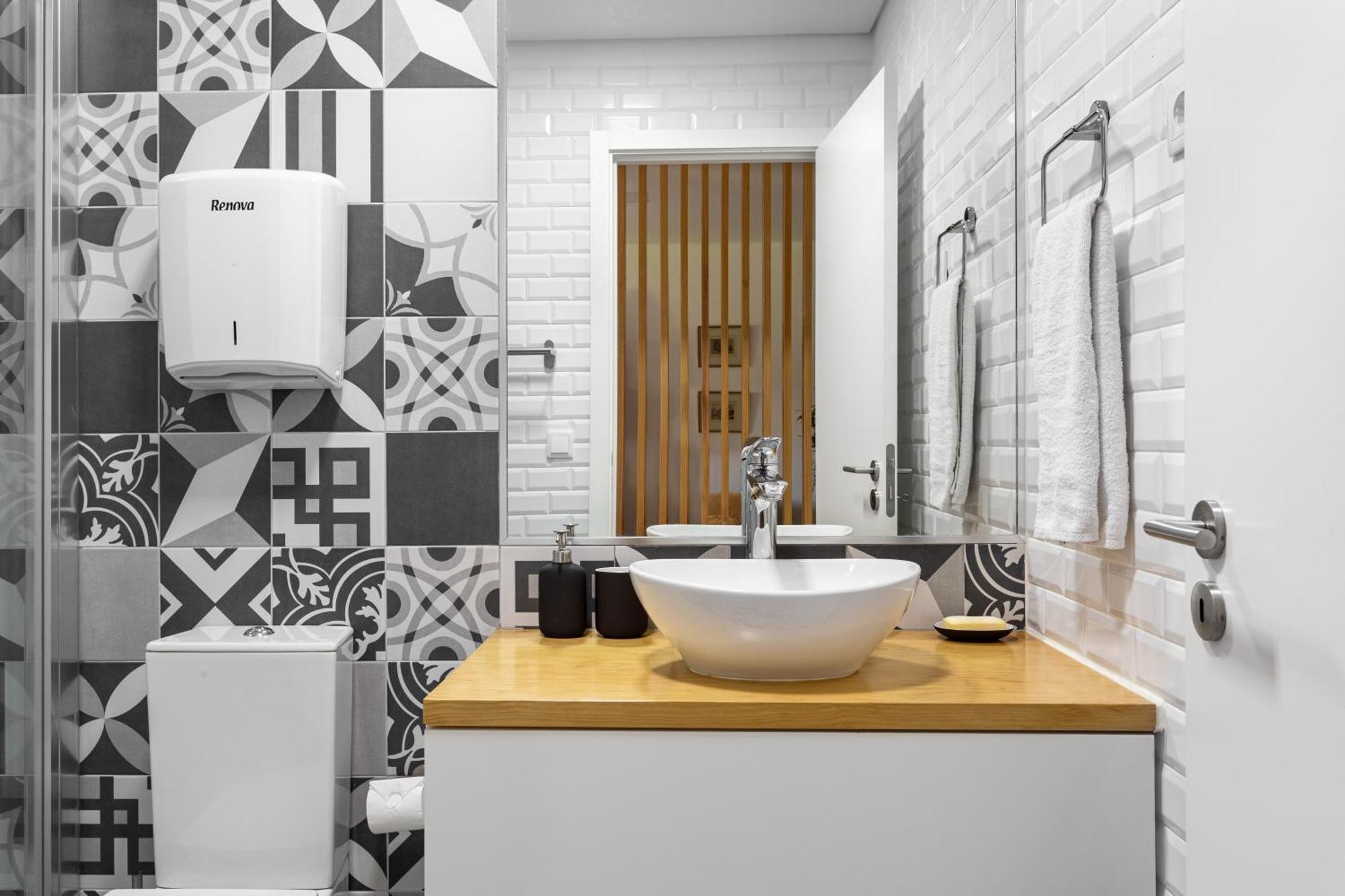 Joivy Elegant Escape-stylish 2br By Metro Apartment