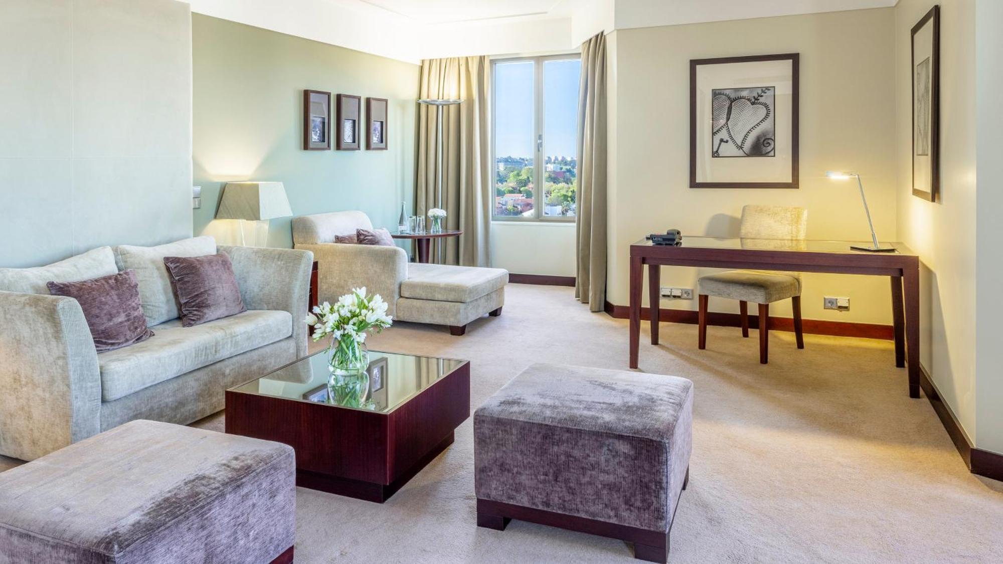 Crowne Plaza By Ihg Hotel