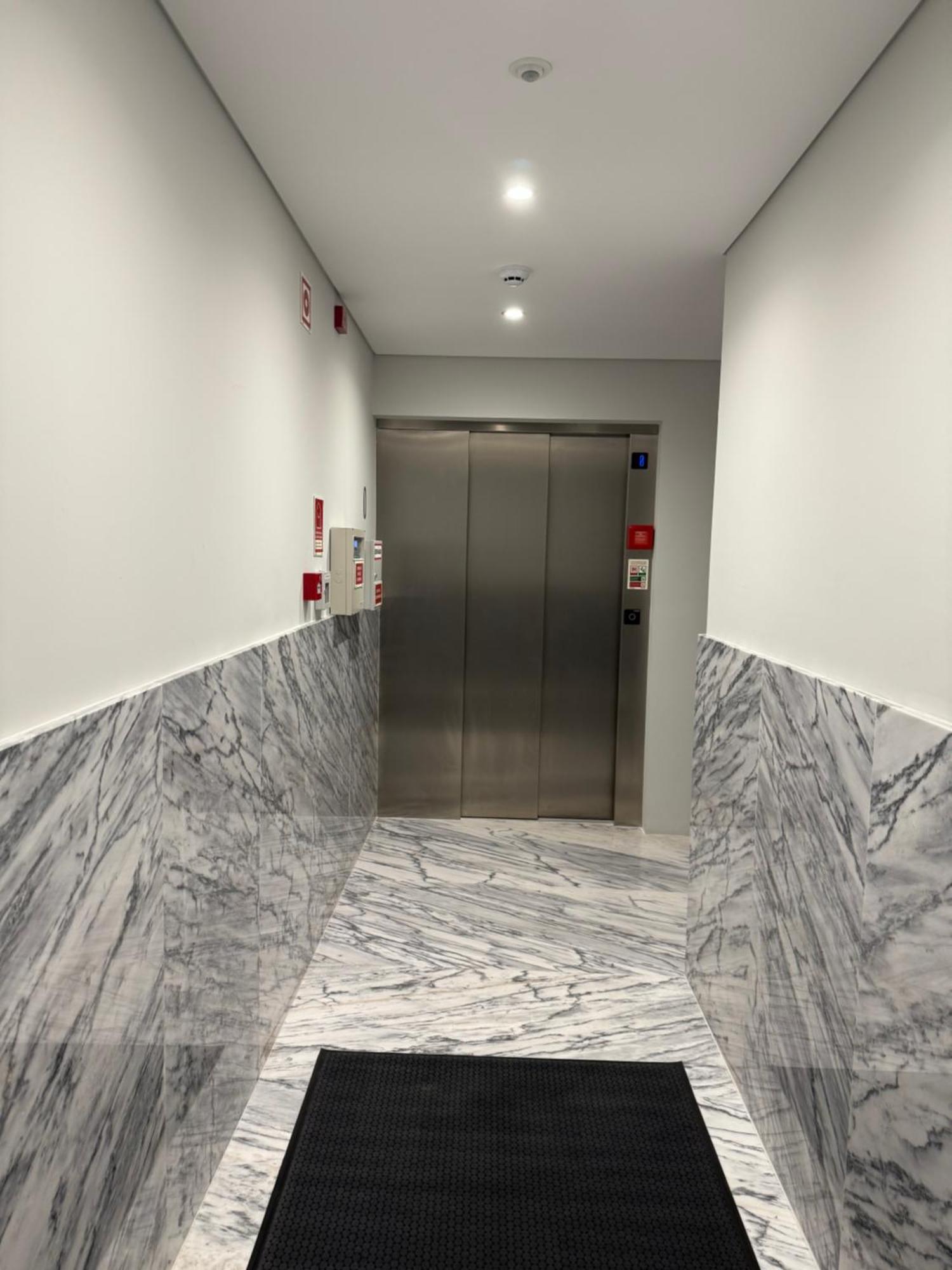 Apartment Rs *