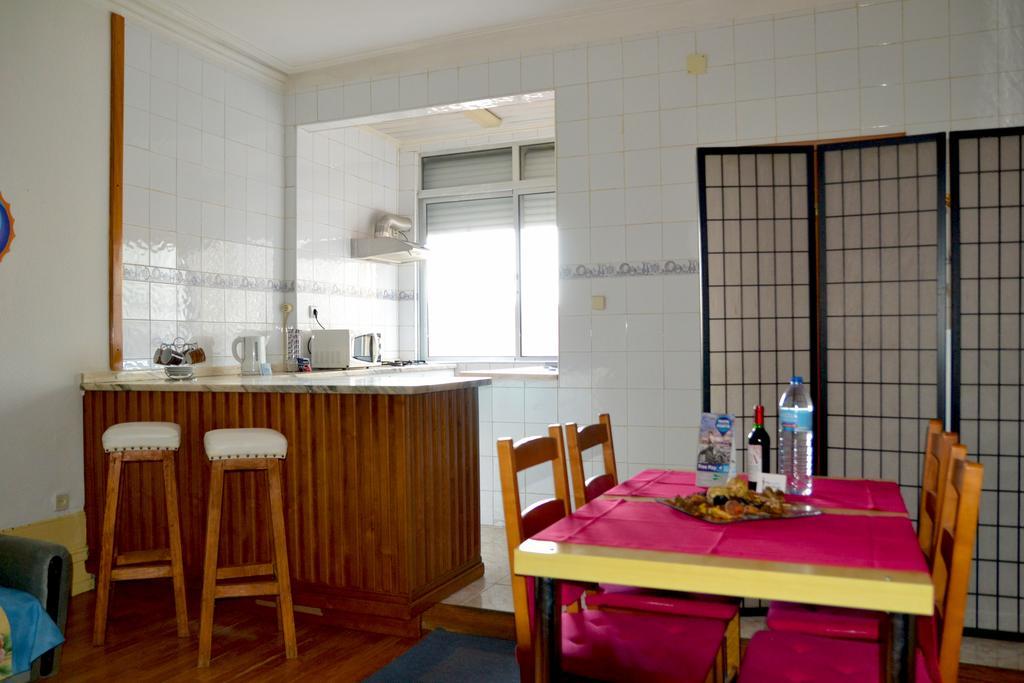 Apartment Blue Door 105 Belmonte St. Central *