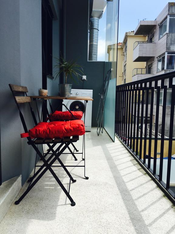 Apartment Live In *
