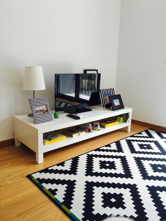 Apartment Live In