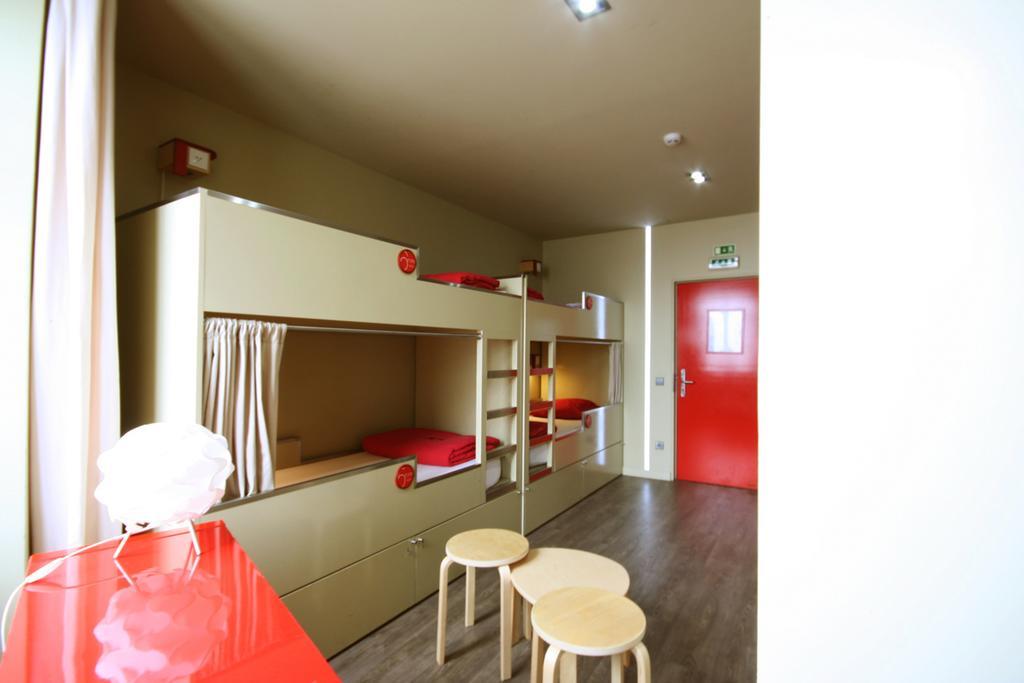 Hostel Pilot Design Hostel&bar *