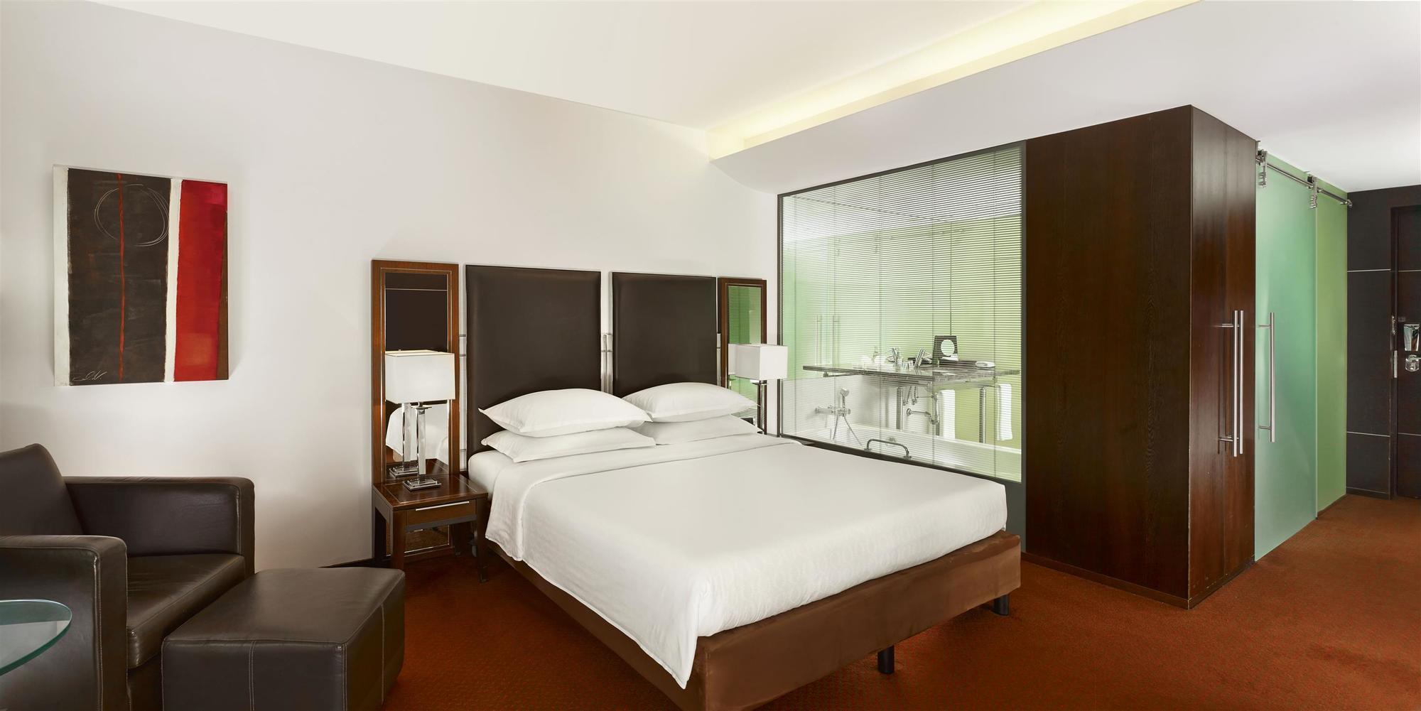 Sheraton & Hotel
