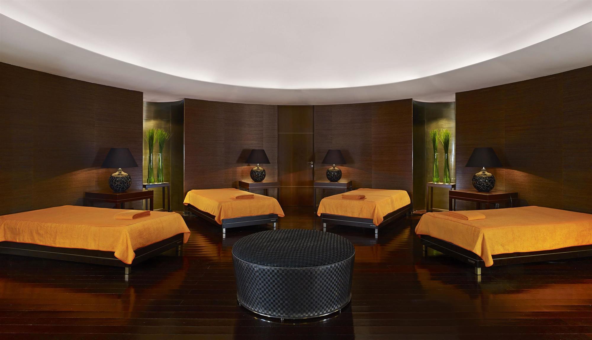 Sheraton & Hotel