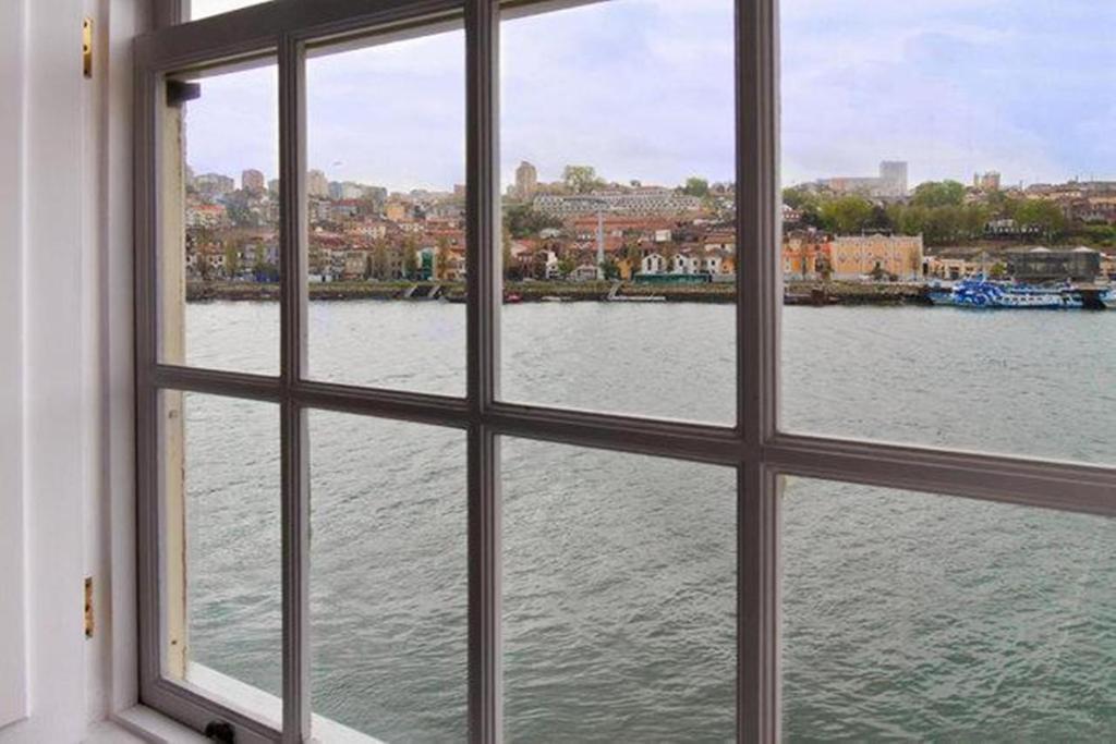 - River Front Apartment