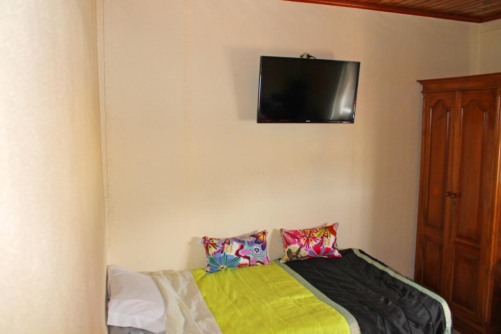 Residencia Vale Formoso Guest house