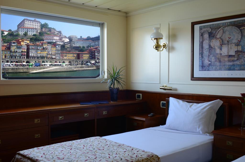Botel Invicta Ribeira Boat 3*