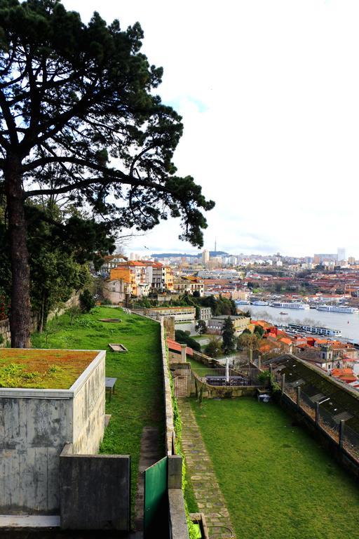 Twin * Porto