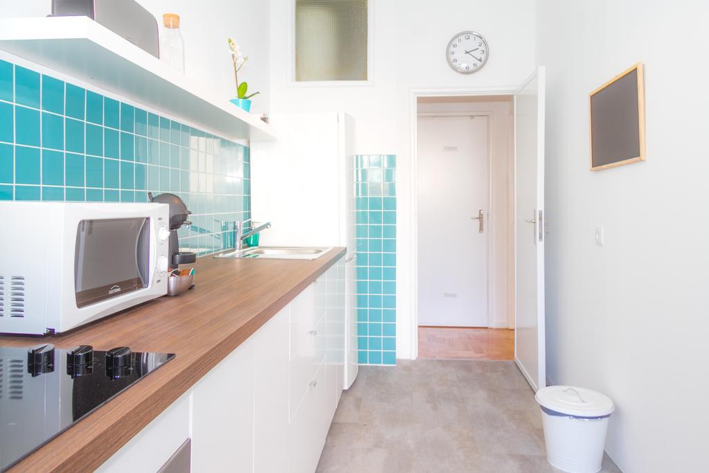 Liiiving In | Downtown Delight Apartment *