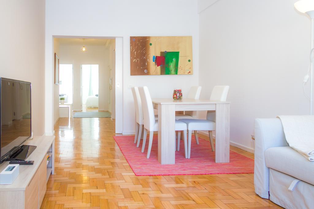 Liiiving In | Downtown Delight Apartment